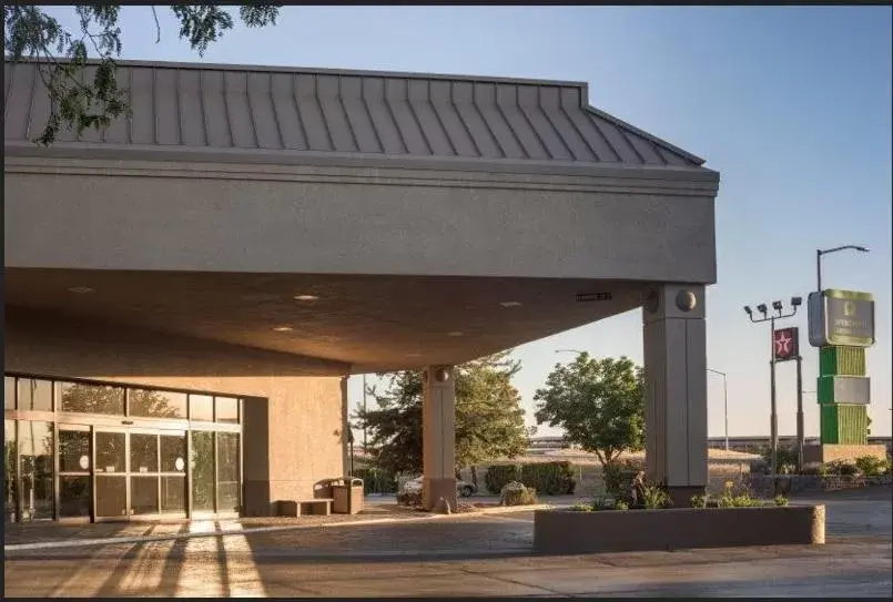 Facade/entrance, Property Building in Ramada by Wyndham Boise