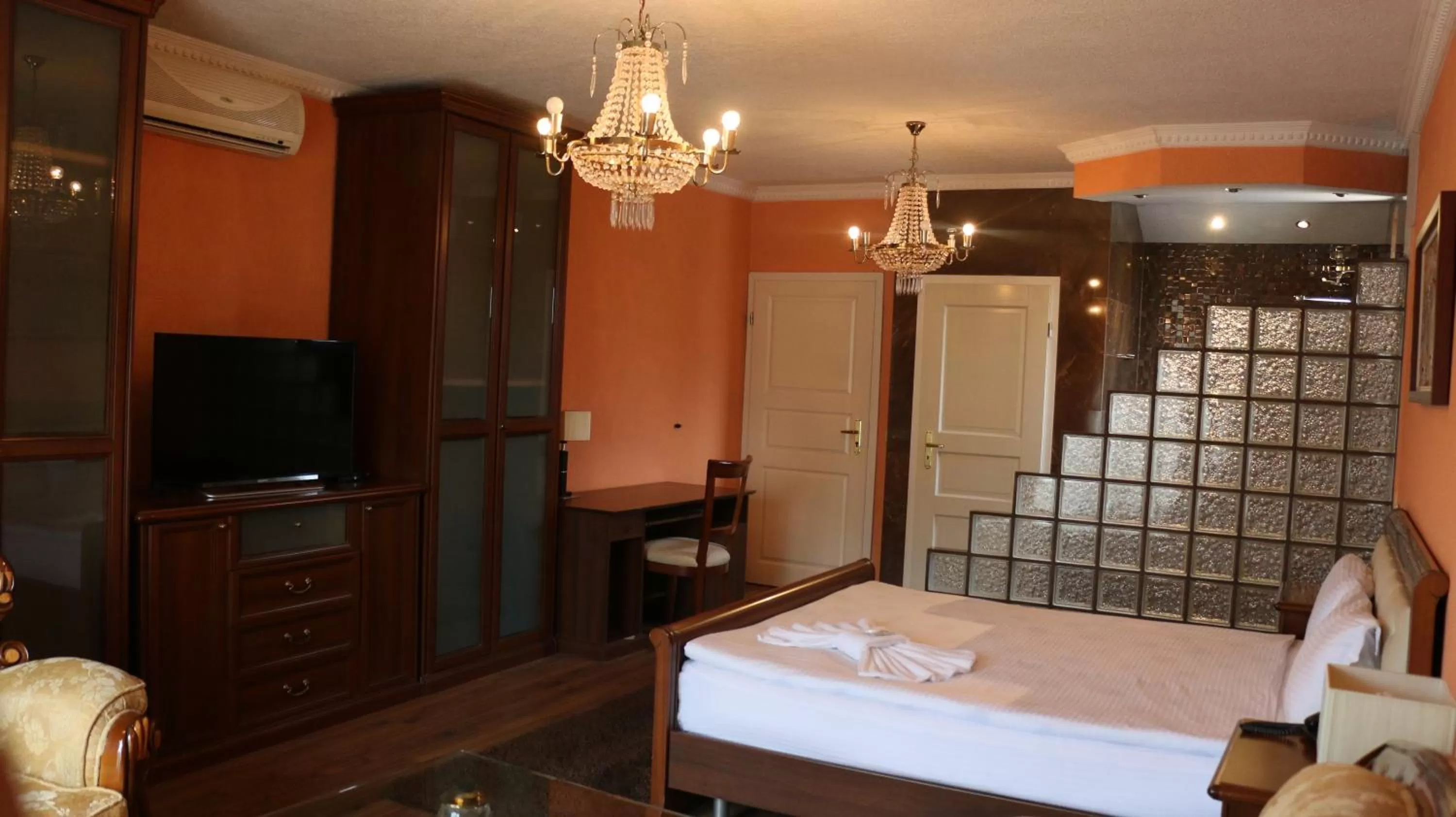 Photo of the whole room, Bed in Hotel Begolli