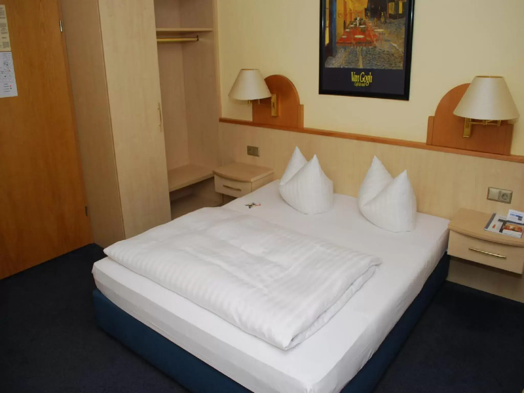 Bed in City Partner Hotel Strauss