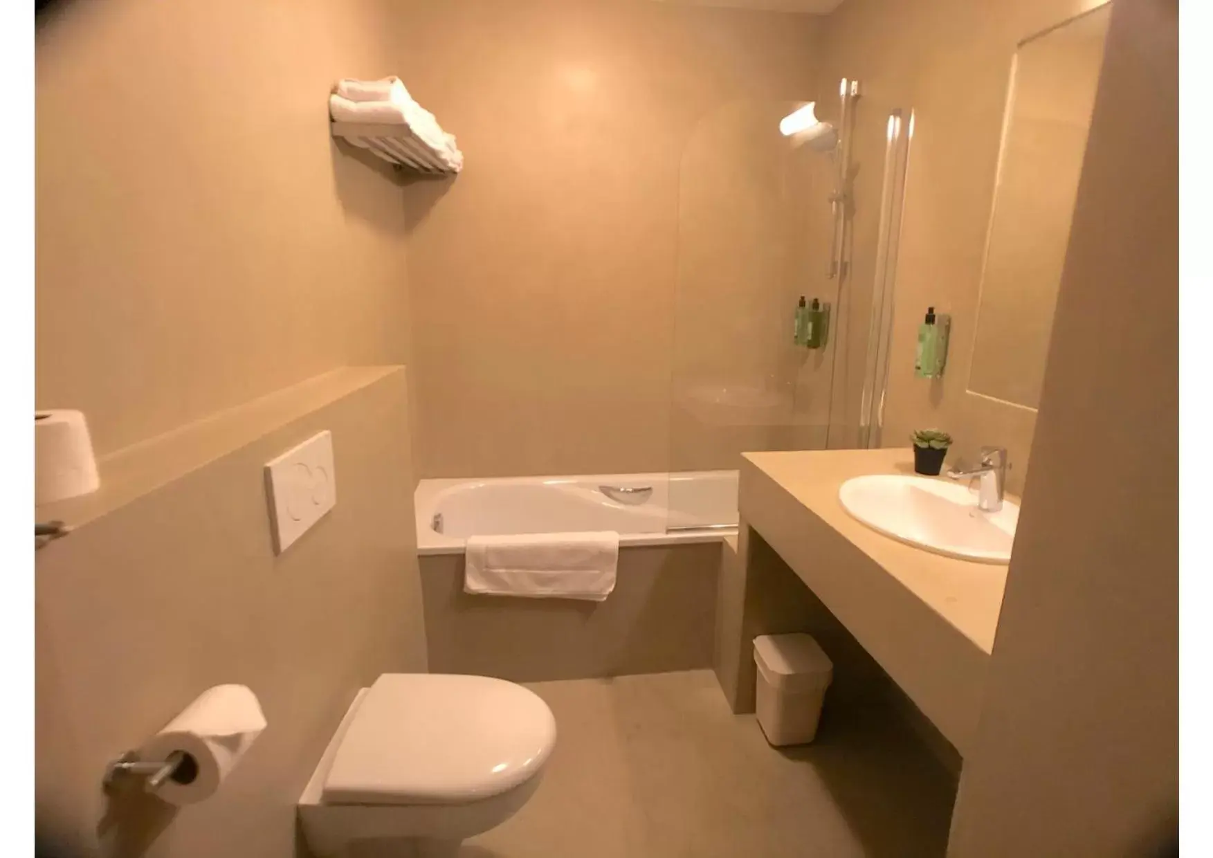 Bathroom in Hôtel & Appart-hôtel Olatua
