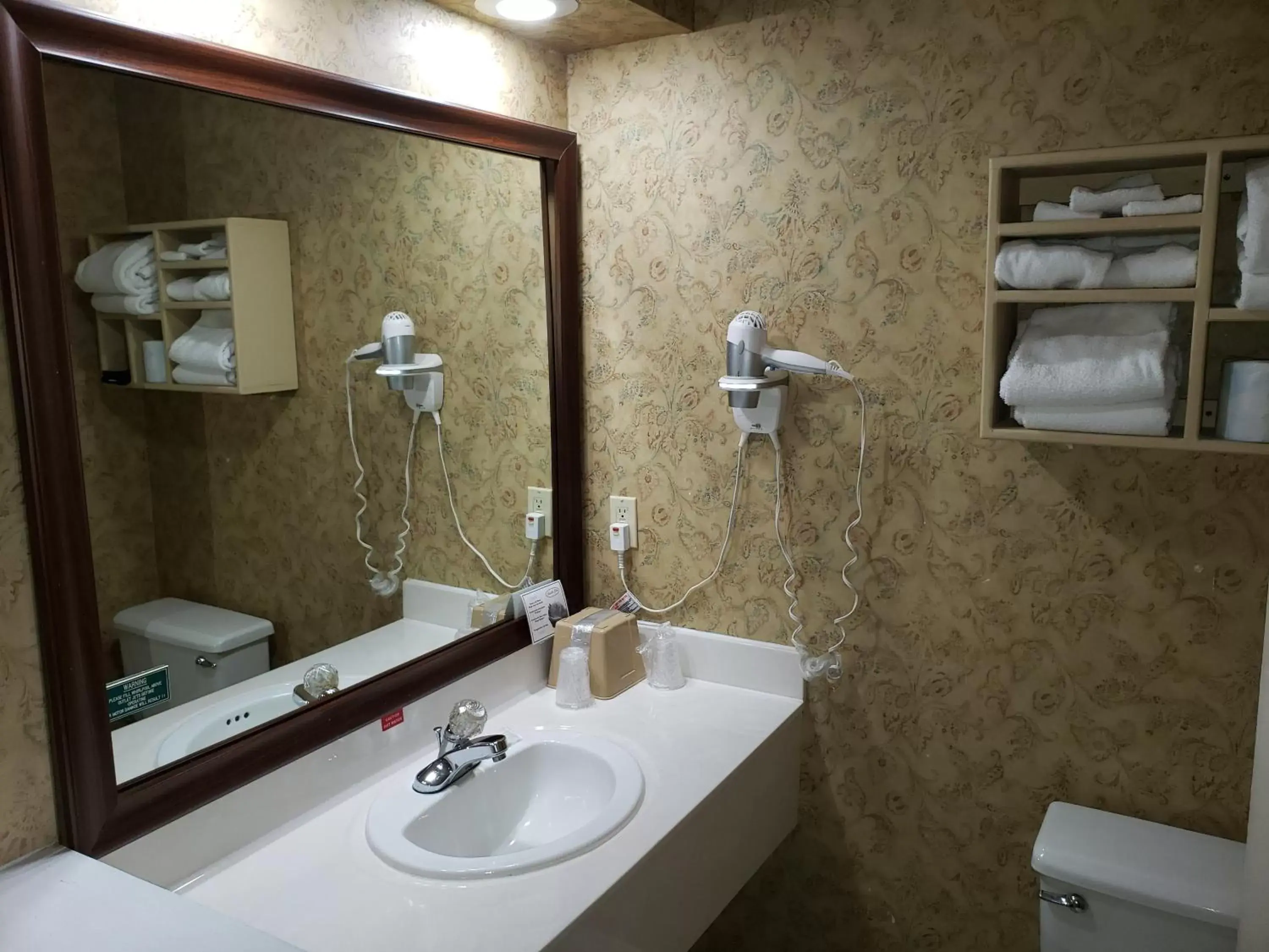 Bathroom in Gazebo Inn