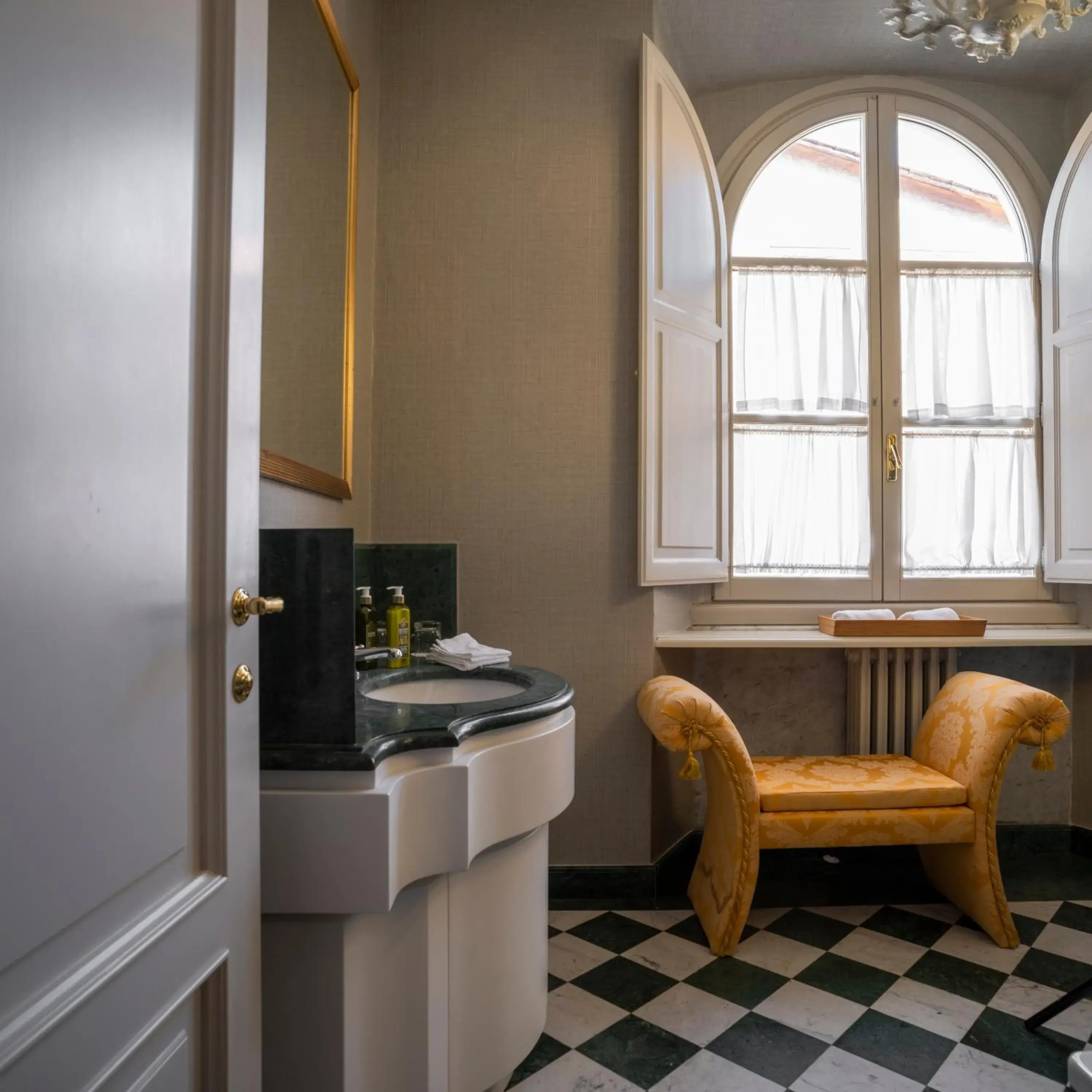 Bathroom in Albergo Pietrasanta