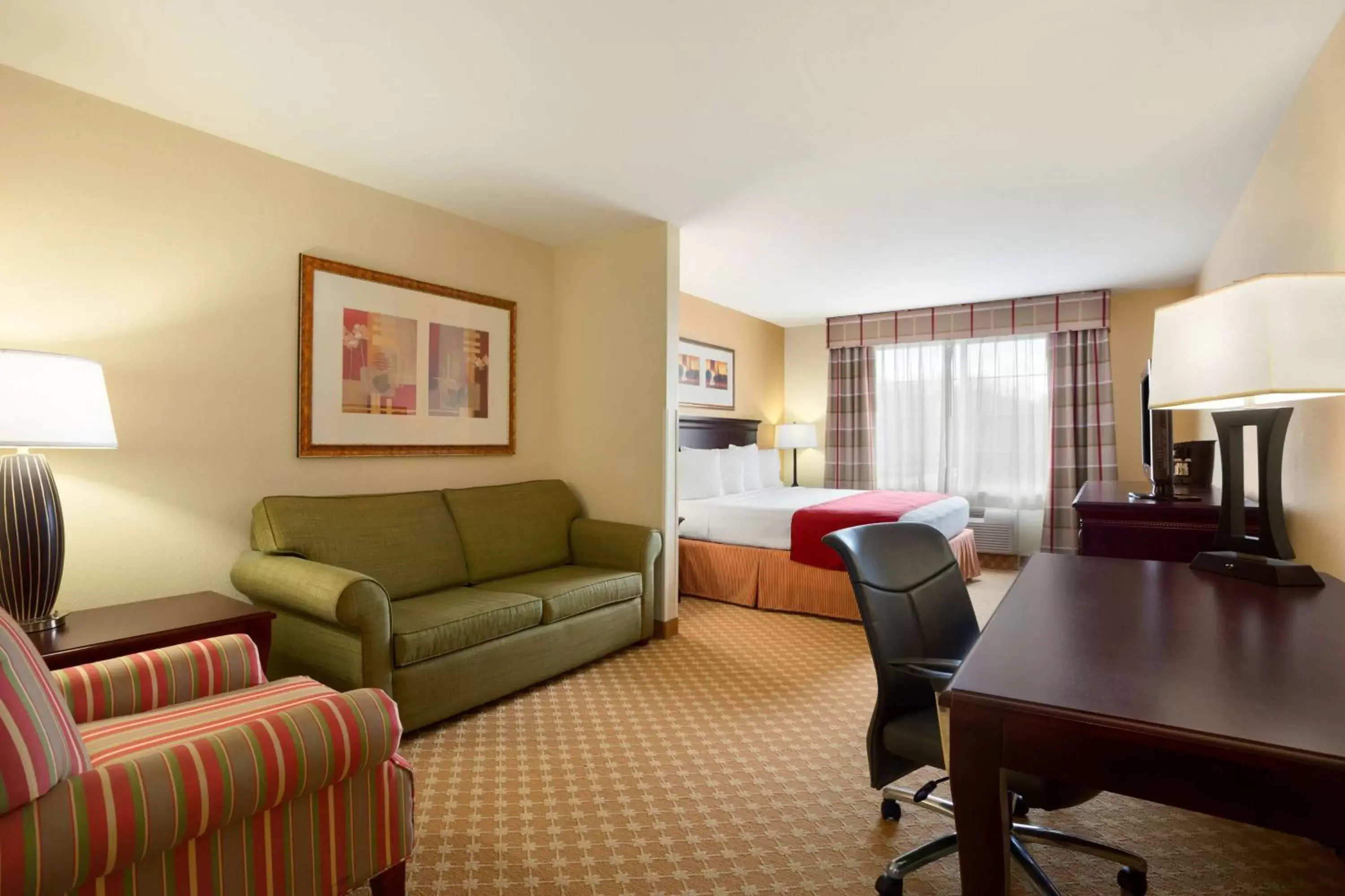 Photo of the whole room, Seating Area in Country Inn & Suites by Radisson, Washington at Meadowlands, PA
