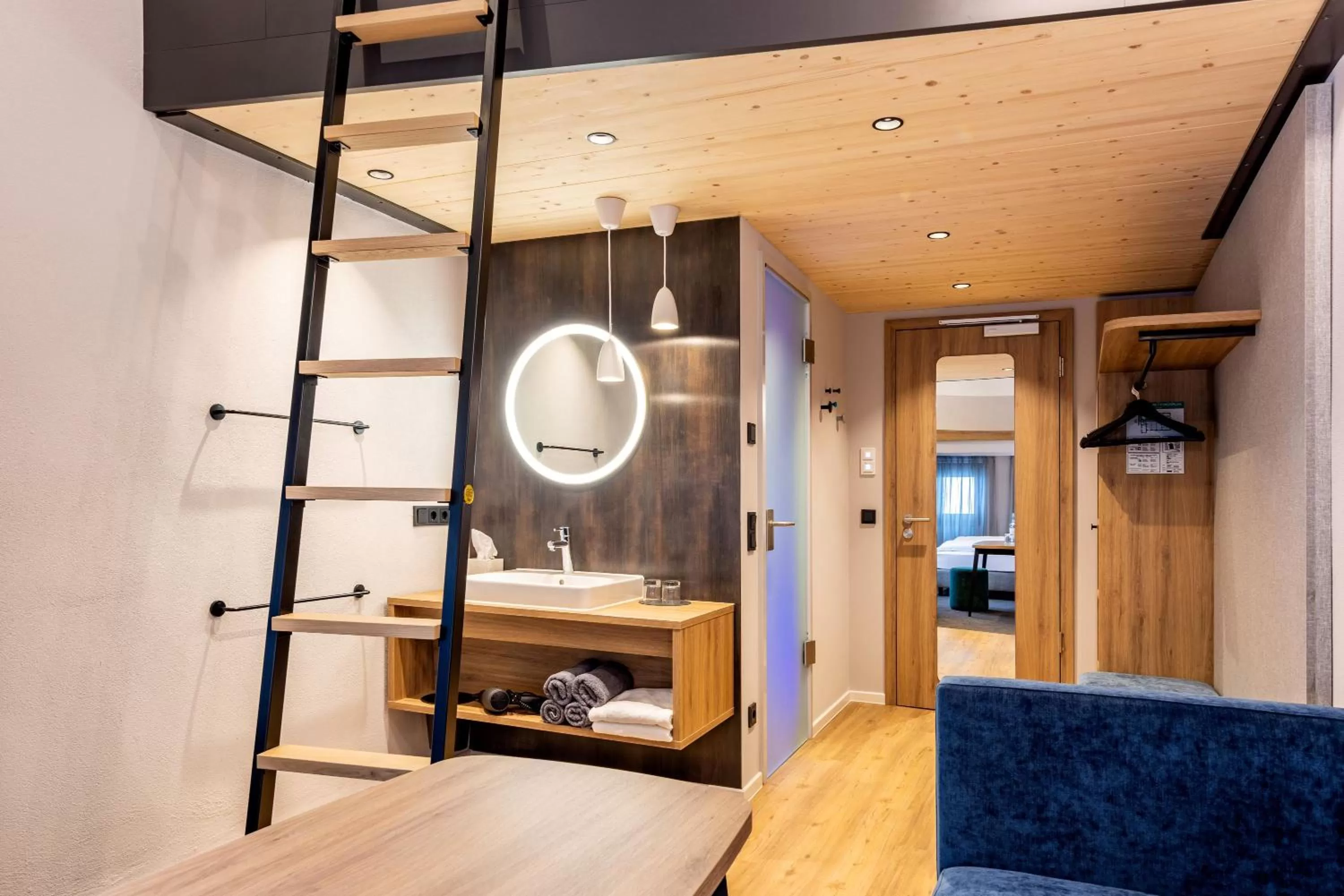 Bathroom, Bed in BOLLWERK Lifestyle Hotel, automatisiertes Hotel mit Self Check In