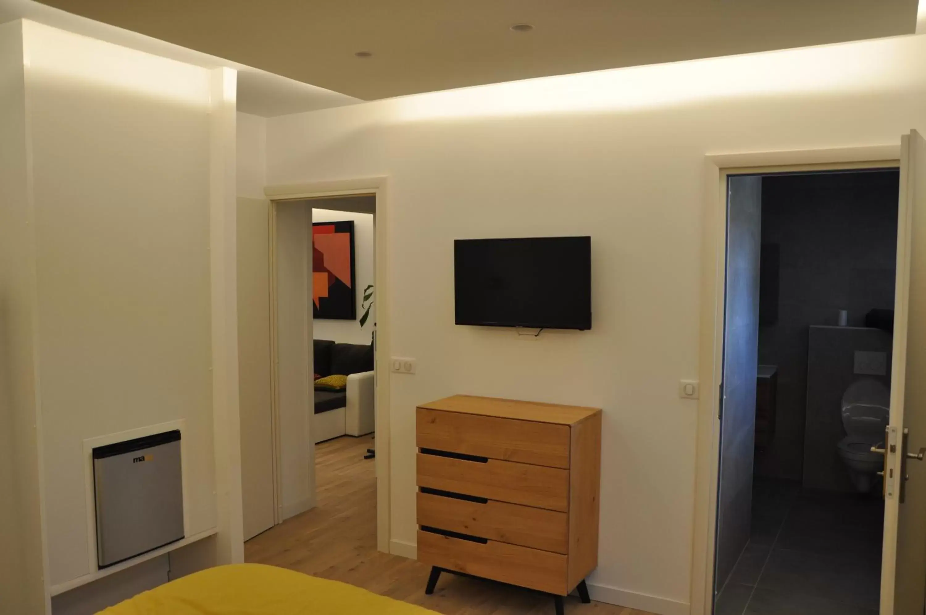 Bedroom, TV/Entertainment Center in Chambres d'hôtes sous l'olivier