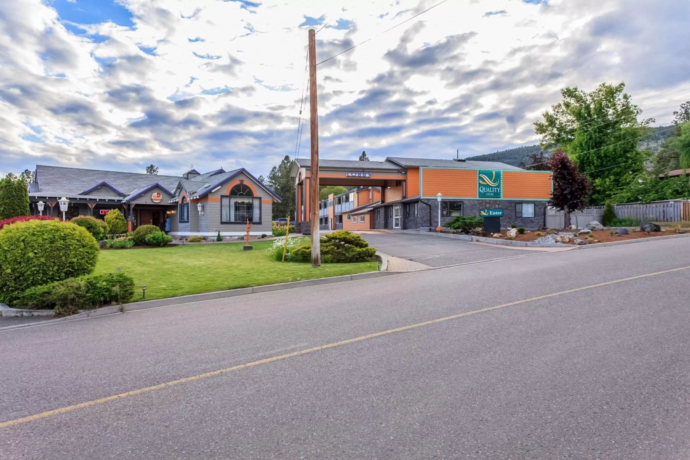 Property building in Quality Inn Merritt