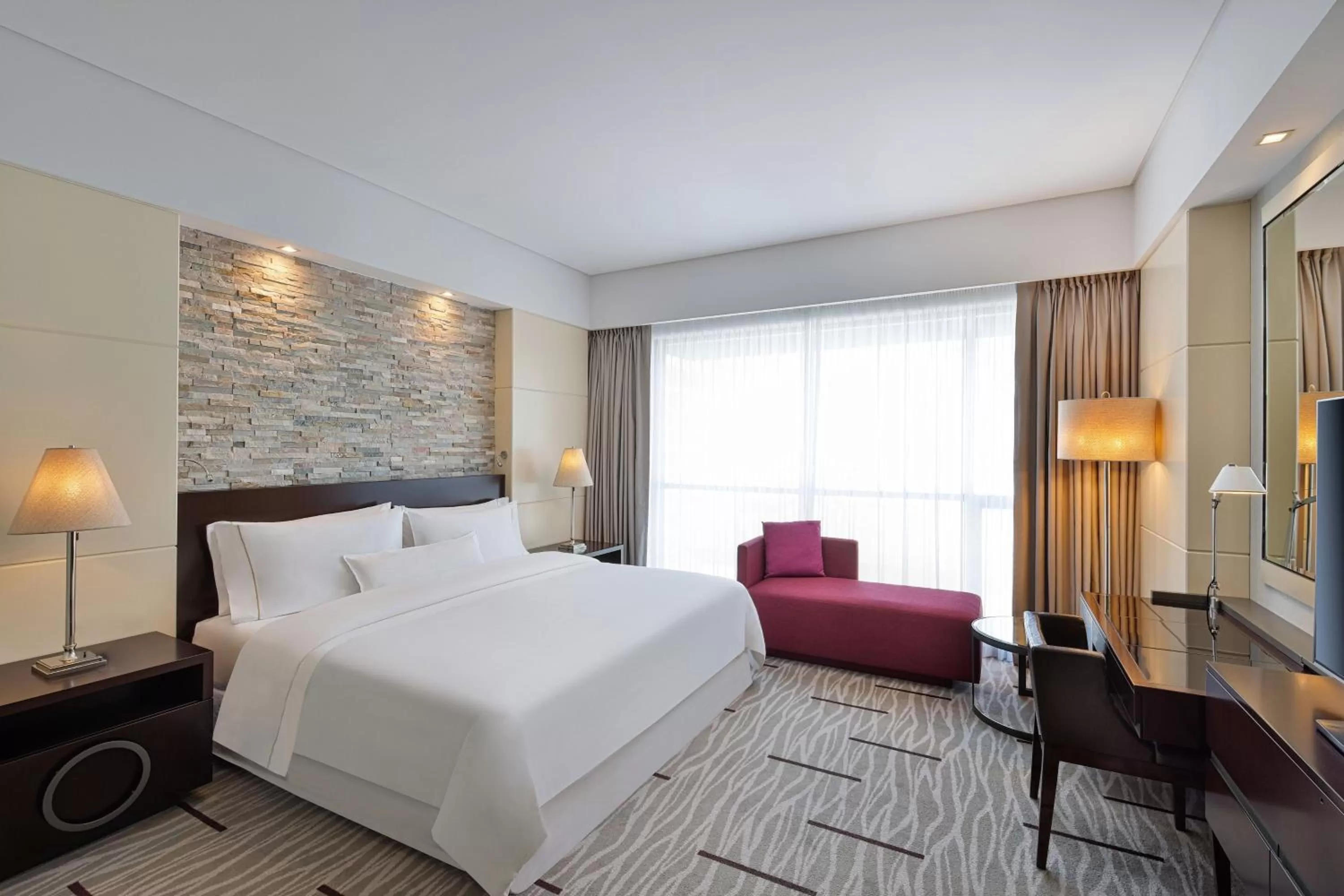 Photo of the whole room, Bed in The Westin City Centre Bahrain