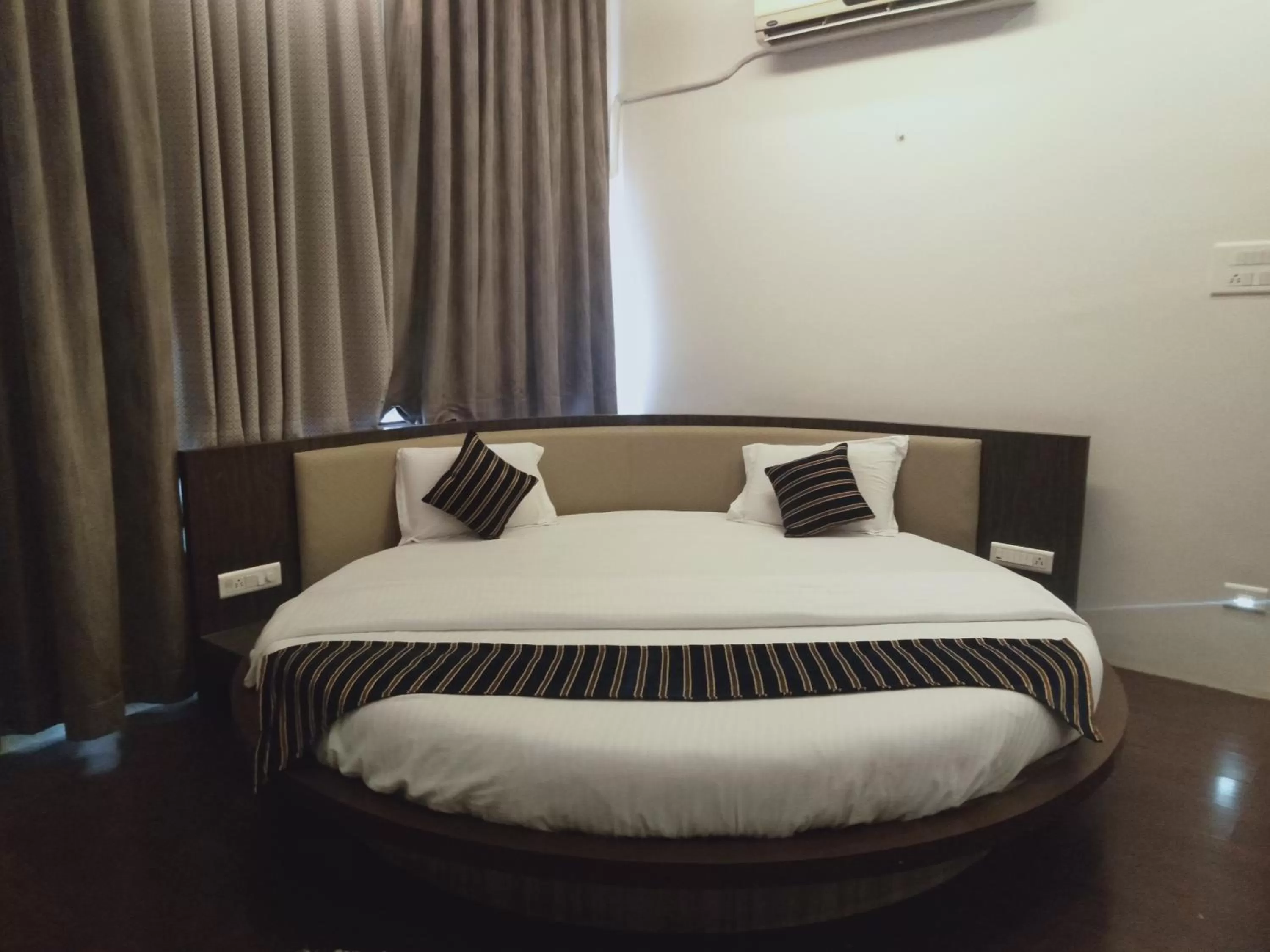 Bed in Hotel Udayanraje Palace