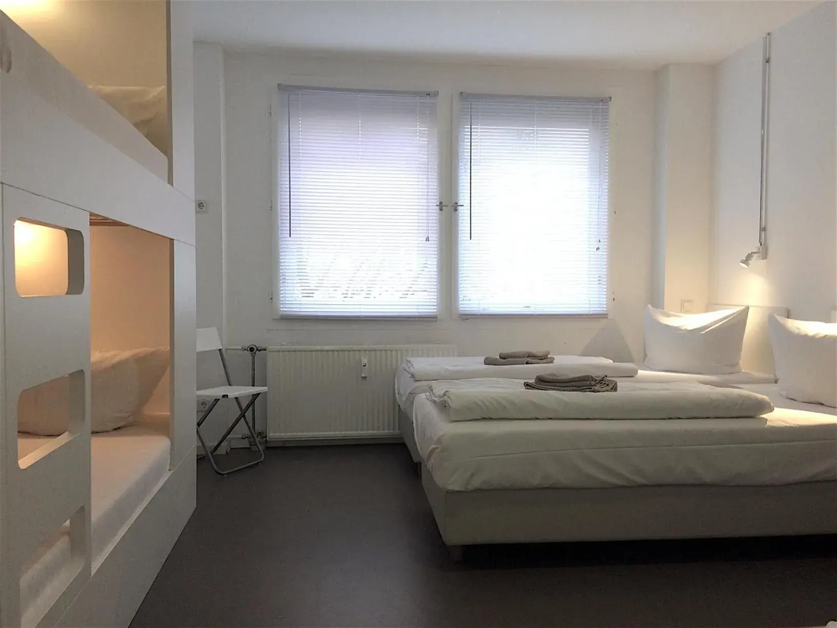 Bed in BNB near Brandenburg Gate - Rooms & Apartments Bed in BNB near Brandenburg Gate - Rooms & Apartments