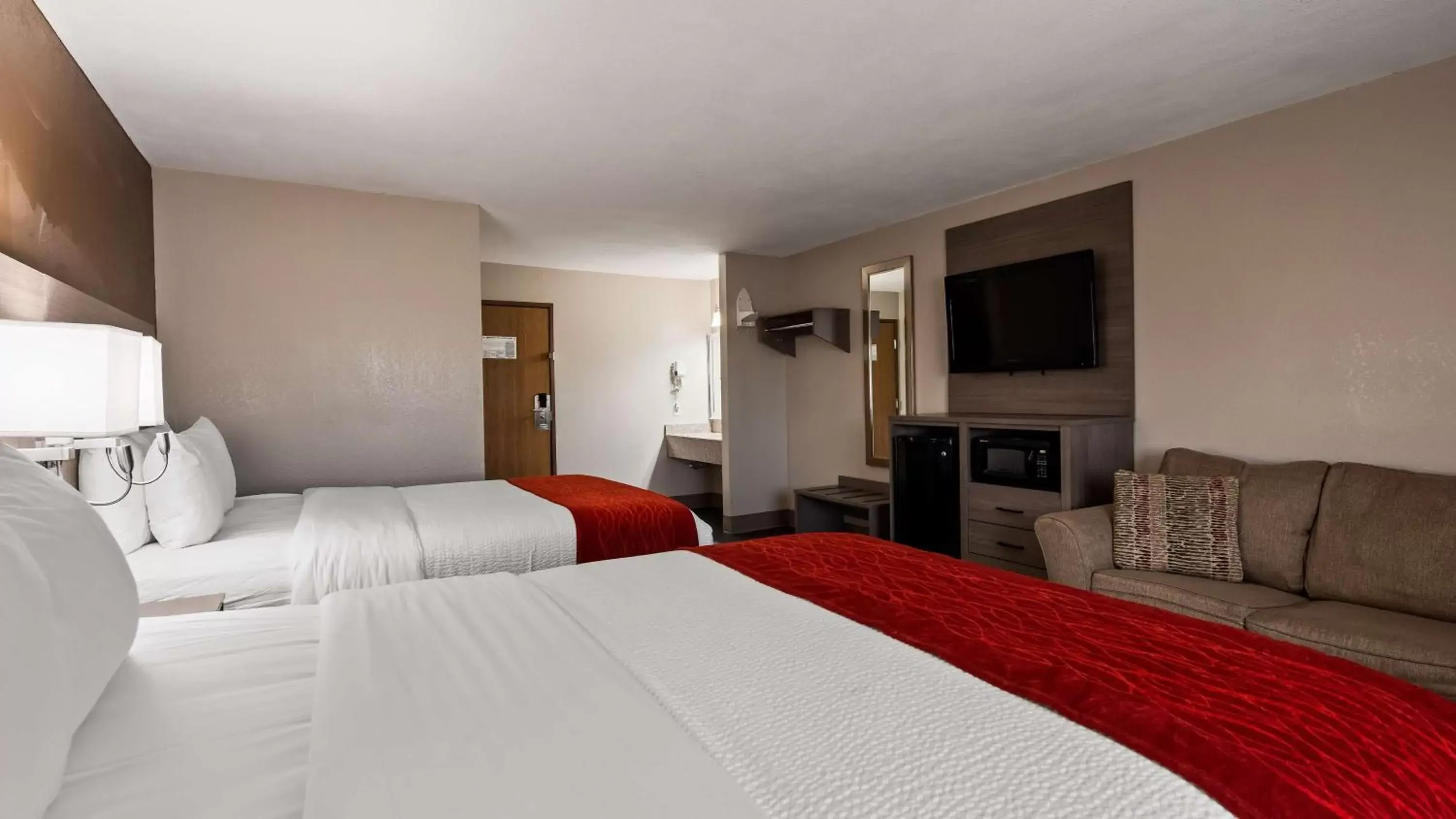 Photo of the whole room, Bed in SureStay Plus Hotel by Best Western Kearney