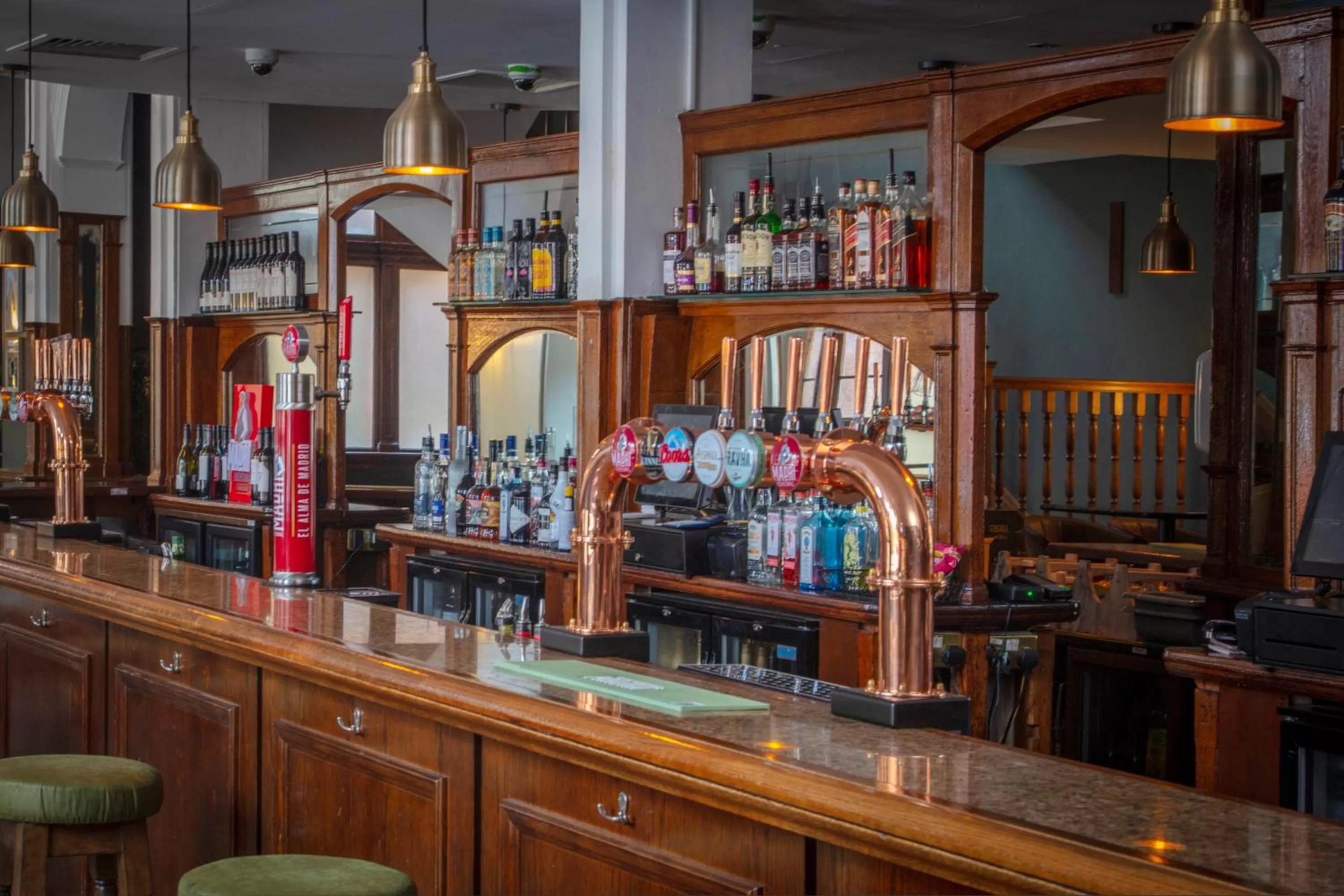 Lounge or bar in The Crown London, WorldHotels Distinctive