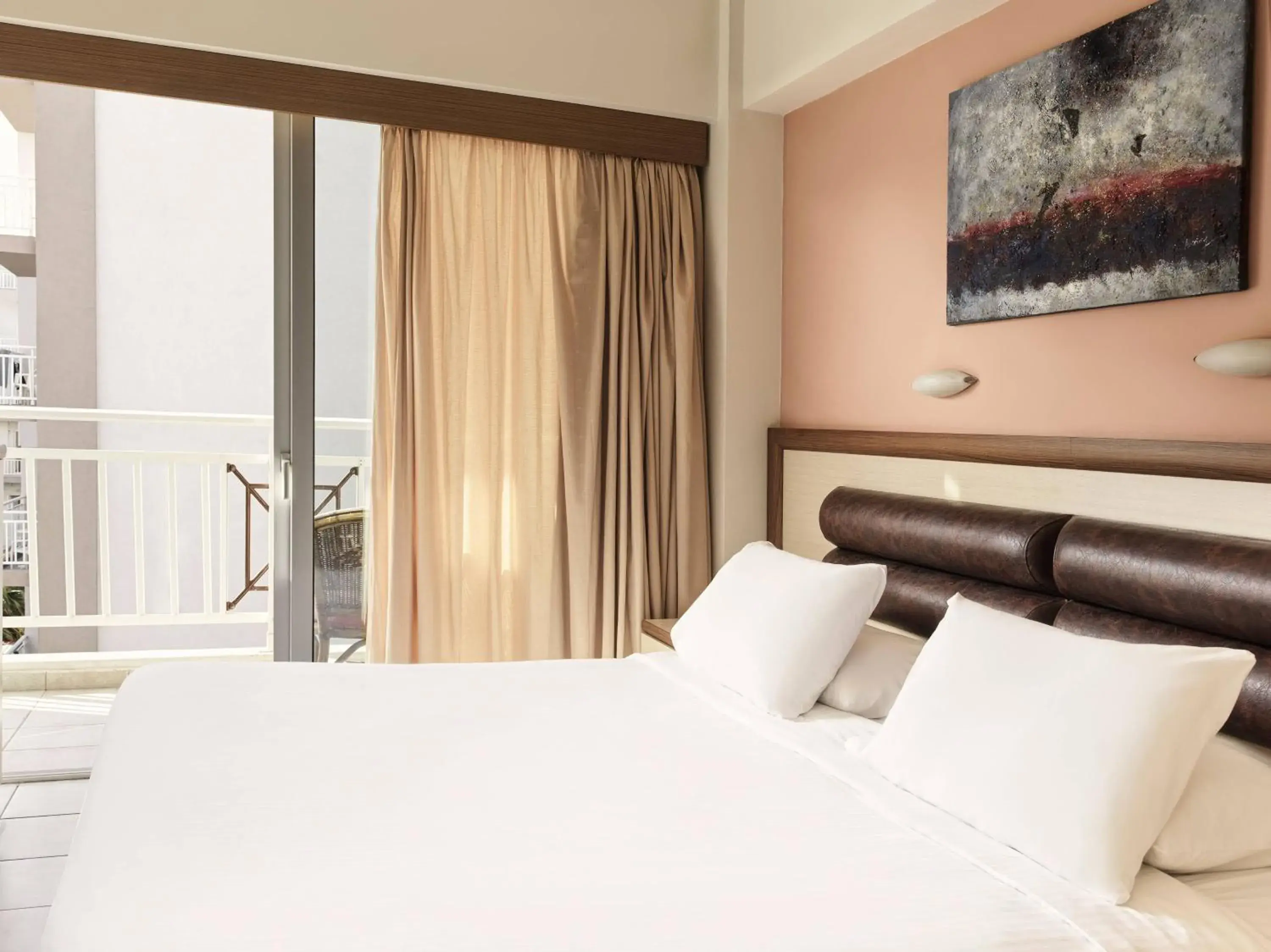 Double or Twin Room Pool Level in Pearl Hotel Double or Twin Room Pool Level in Pearl Hotel