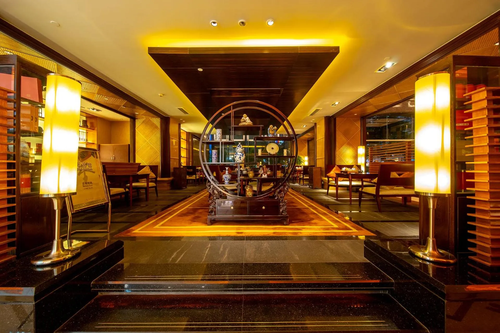 Restaurant/places to eat in Grand International Hotel