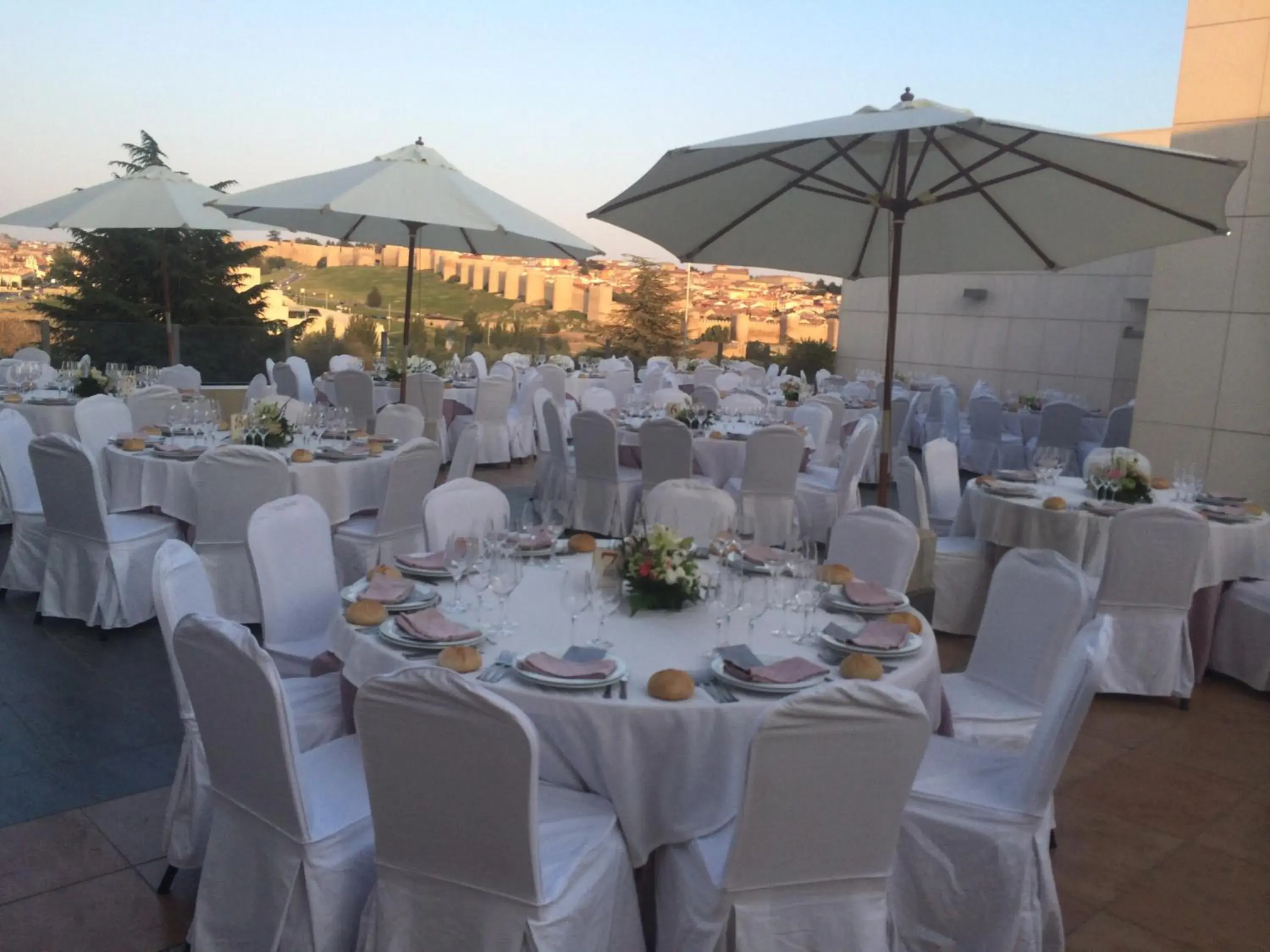 Balcony/Terrace, Restaurant/Places to Eat in Hotel Sercotel Cuatro Postes