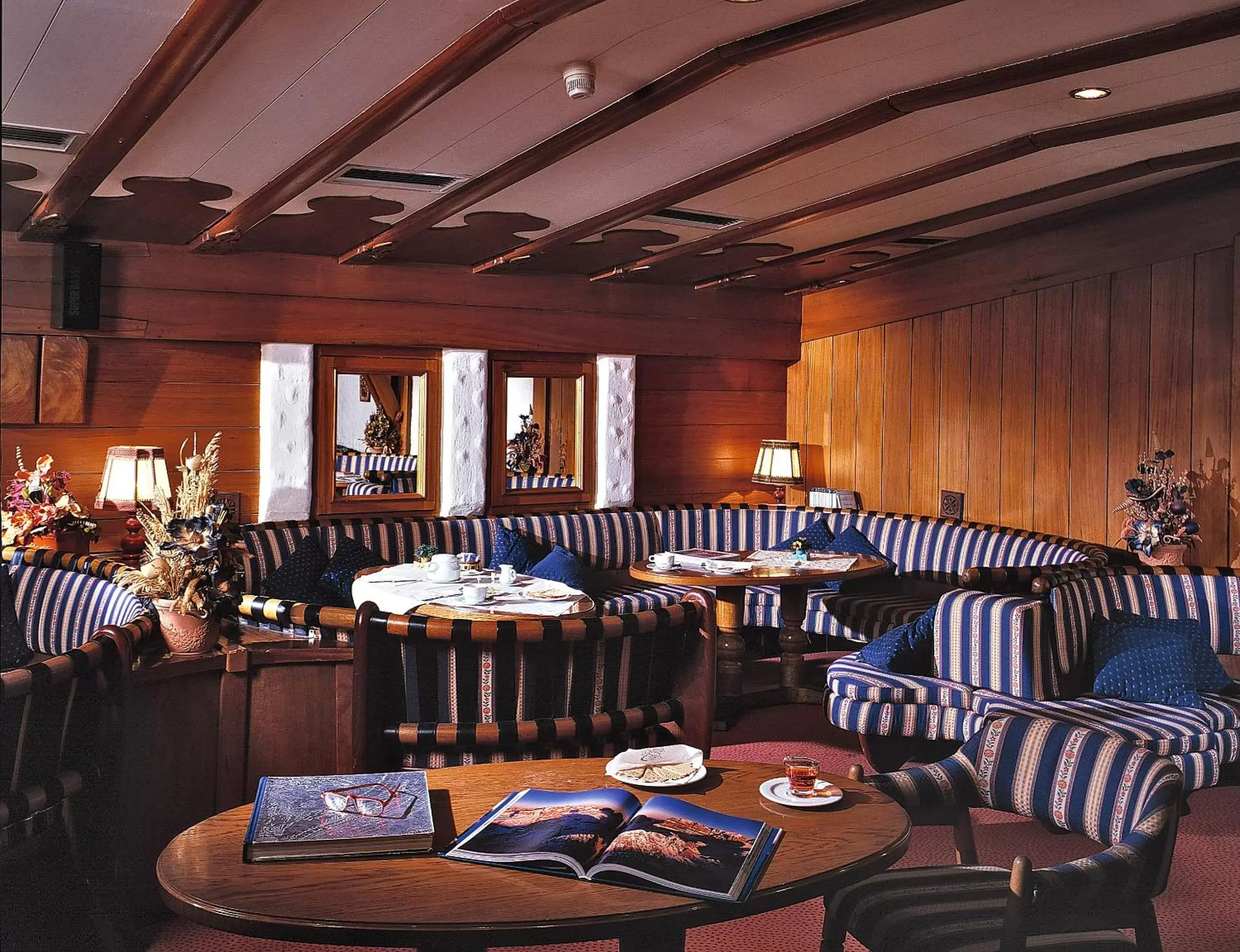 Lounge or bar, Restaurant/Places to Eat in Hotel Miramonti Corvara