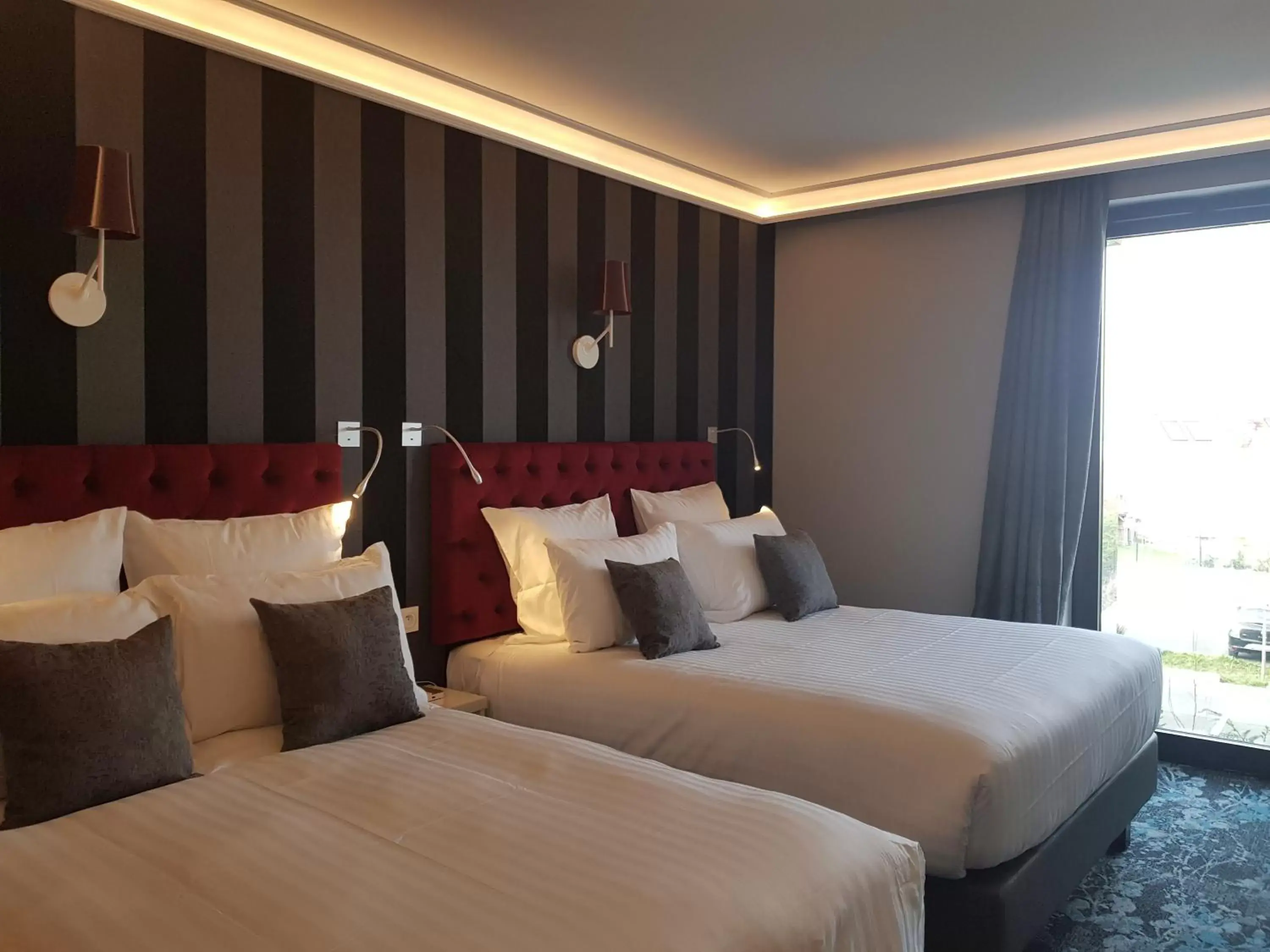 Bedroom, Bed in Hôtel Dali Val d'Europe