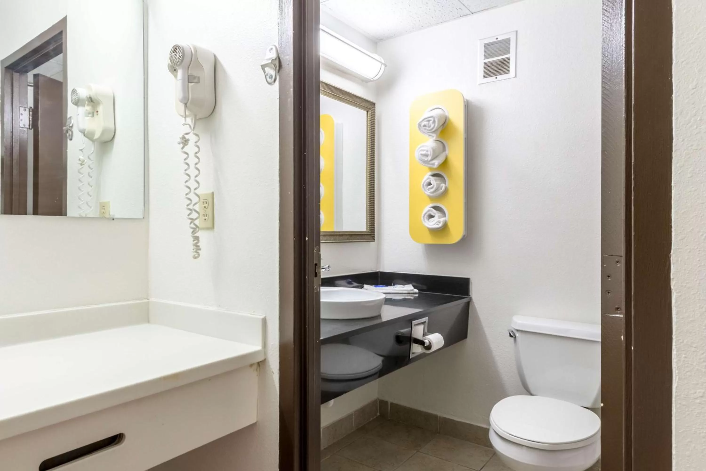 Photo of the whole room in Motel 6-Springfield, OH