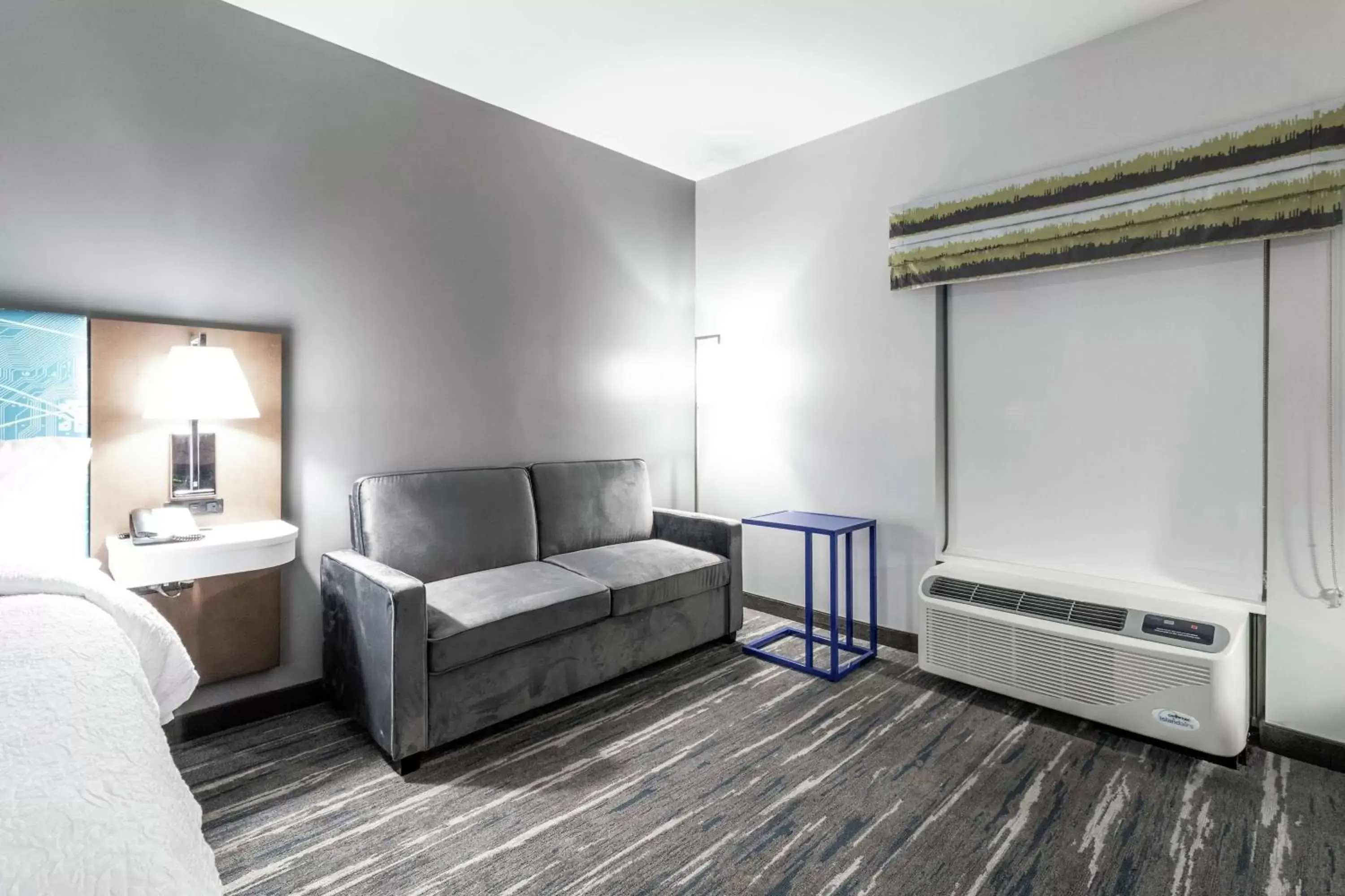 Living room, Bed in Hampton Inn Locust Grove Living room, Bed in Hampton Inn Locust Grove