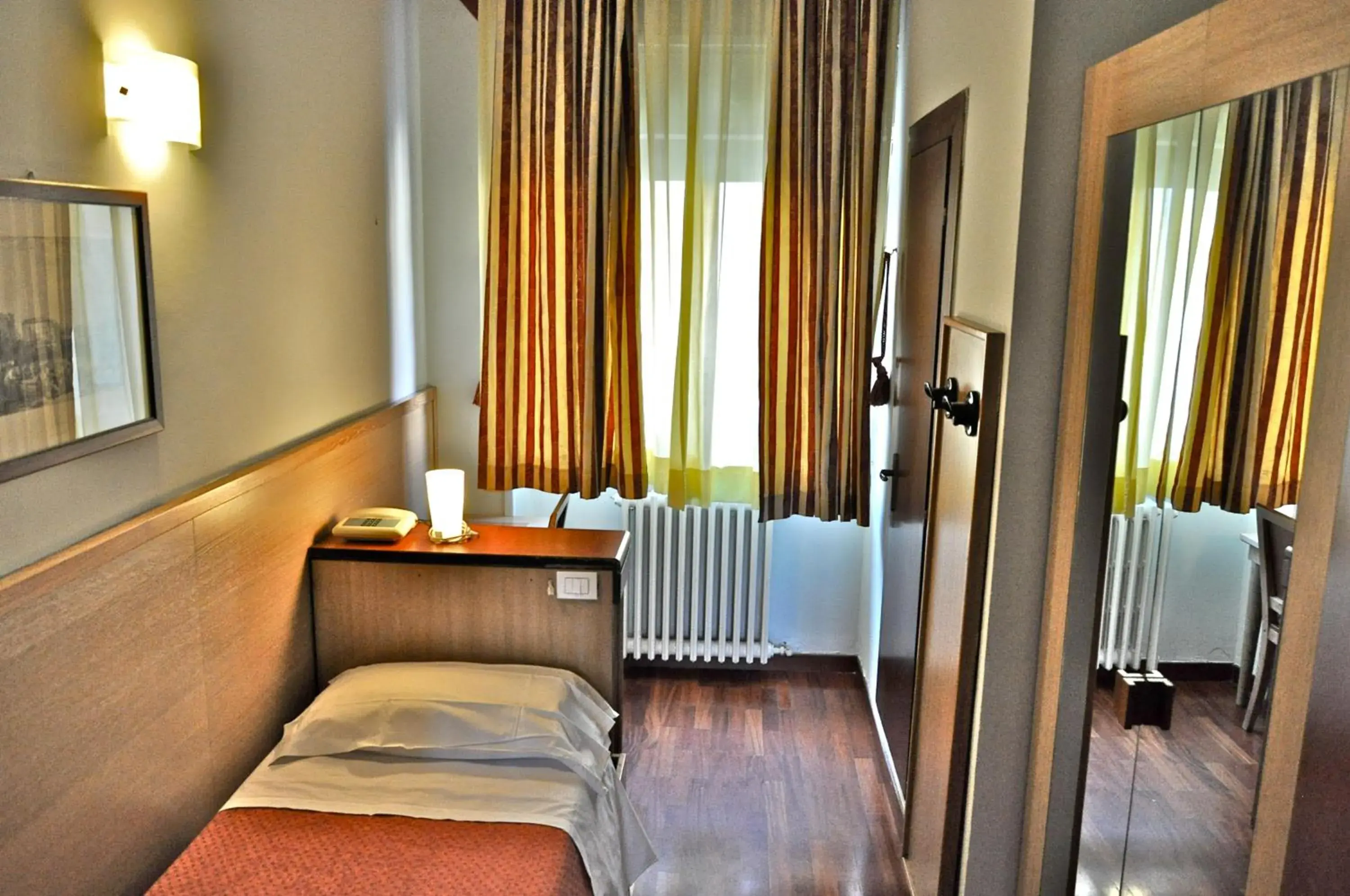 Bed, Room Photo in Hotel Dover