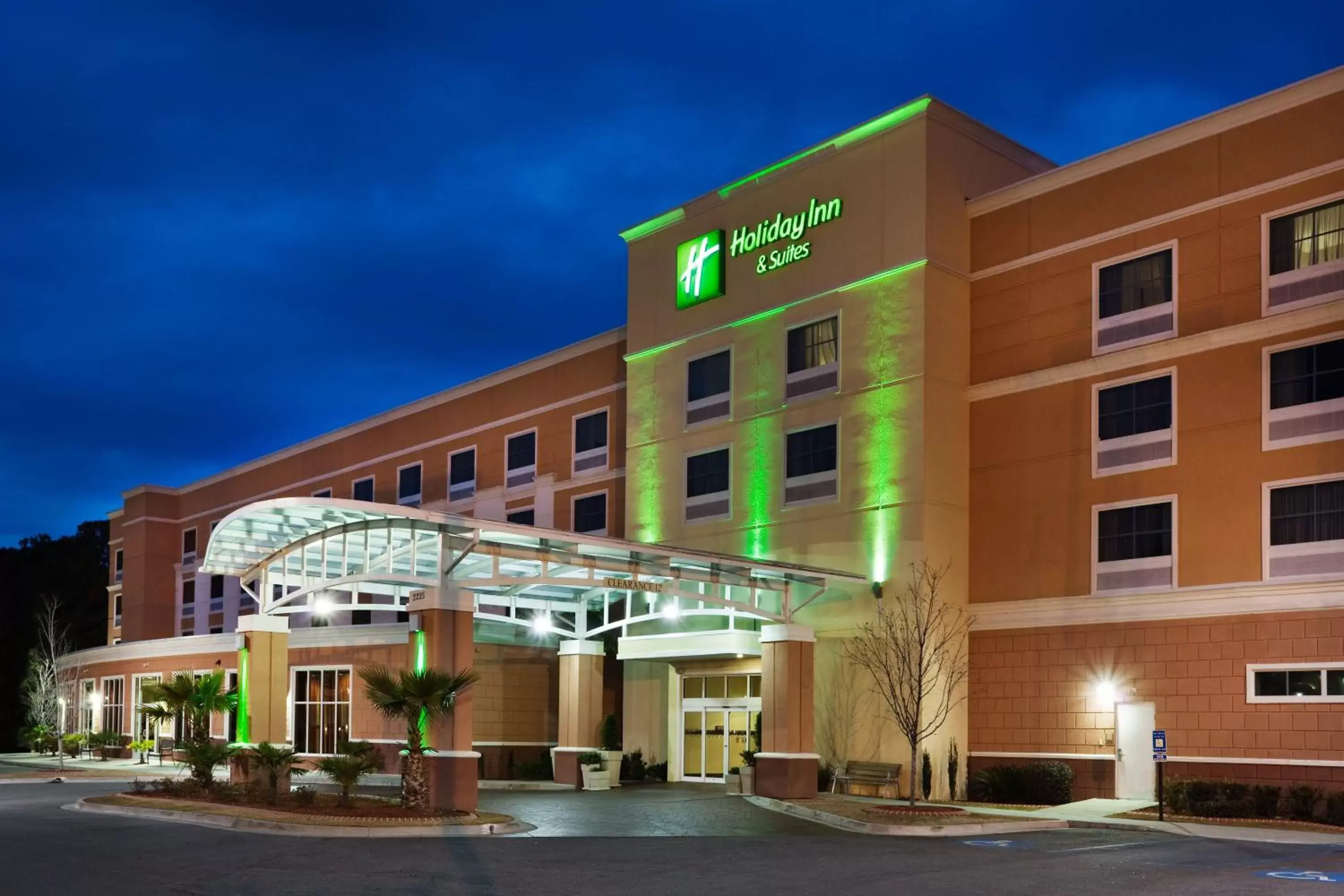 Property Building in Holiday Inn Hotel & Suites Beaufort at Highway 21, an IHG Hotel