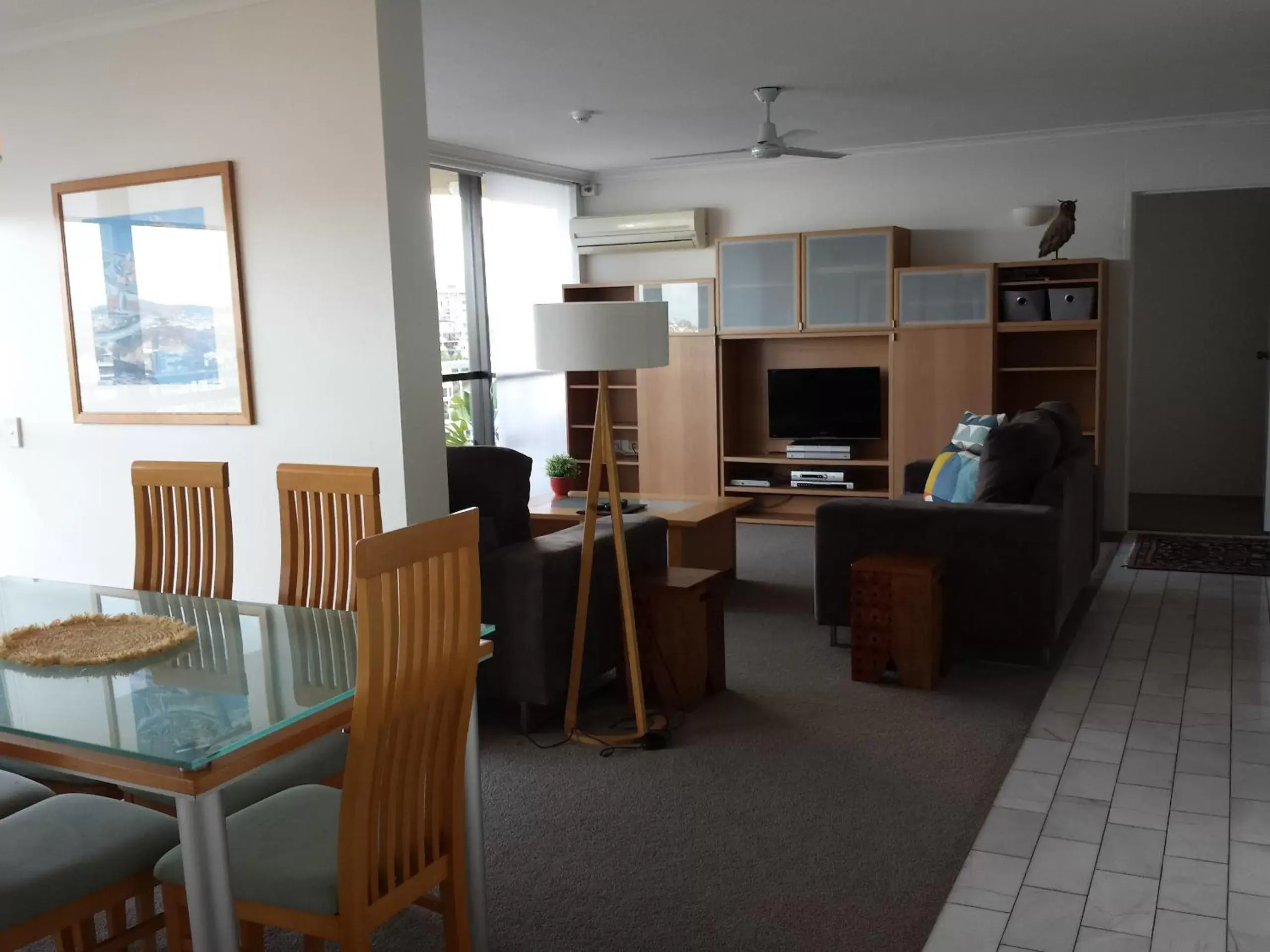 Dining area, Lounge/Bar in Kirribilli Apartments