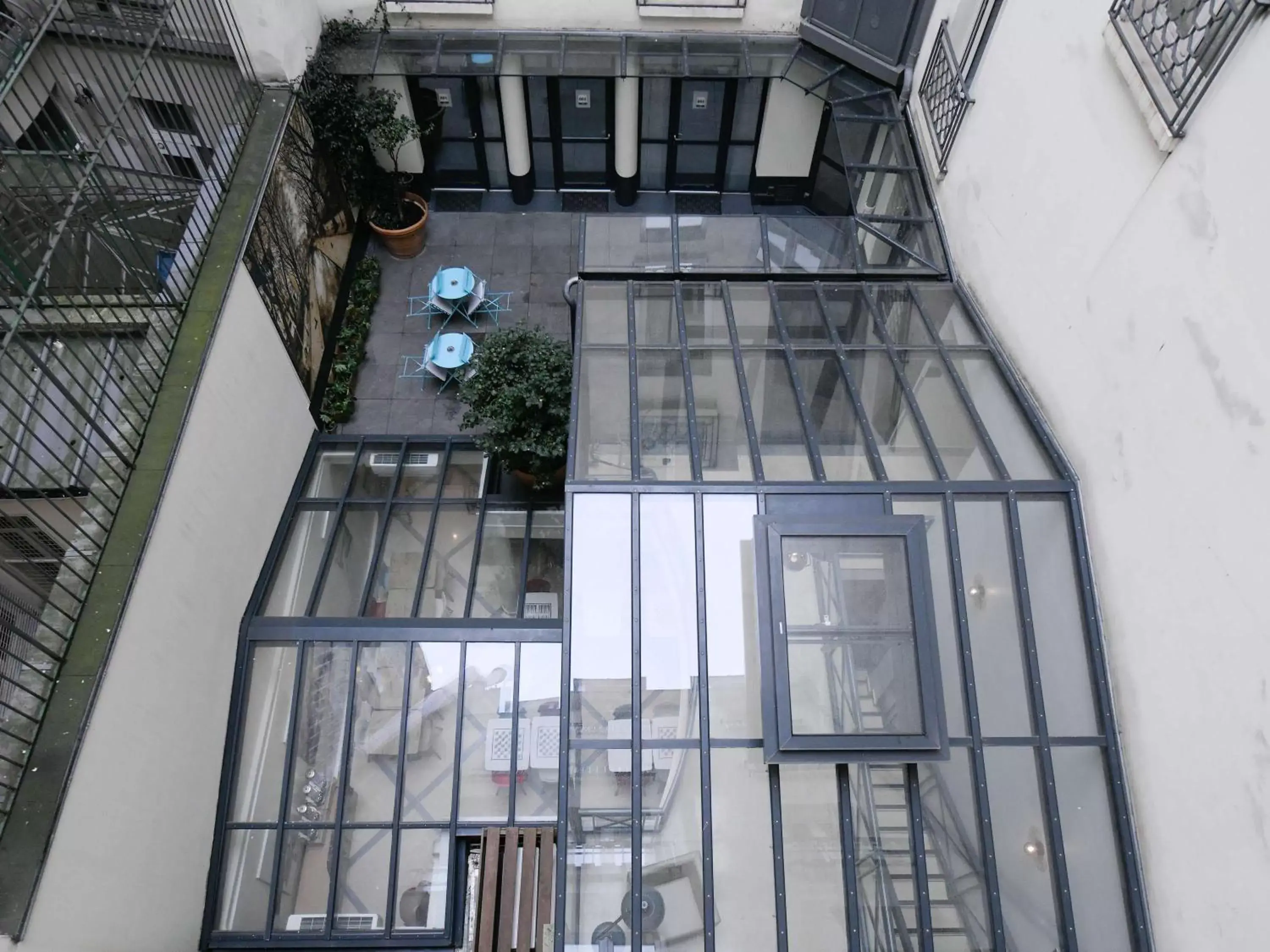 Property building, Balcony/Terrace in ibis Paris Opera La Fayette