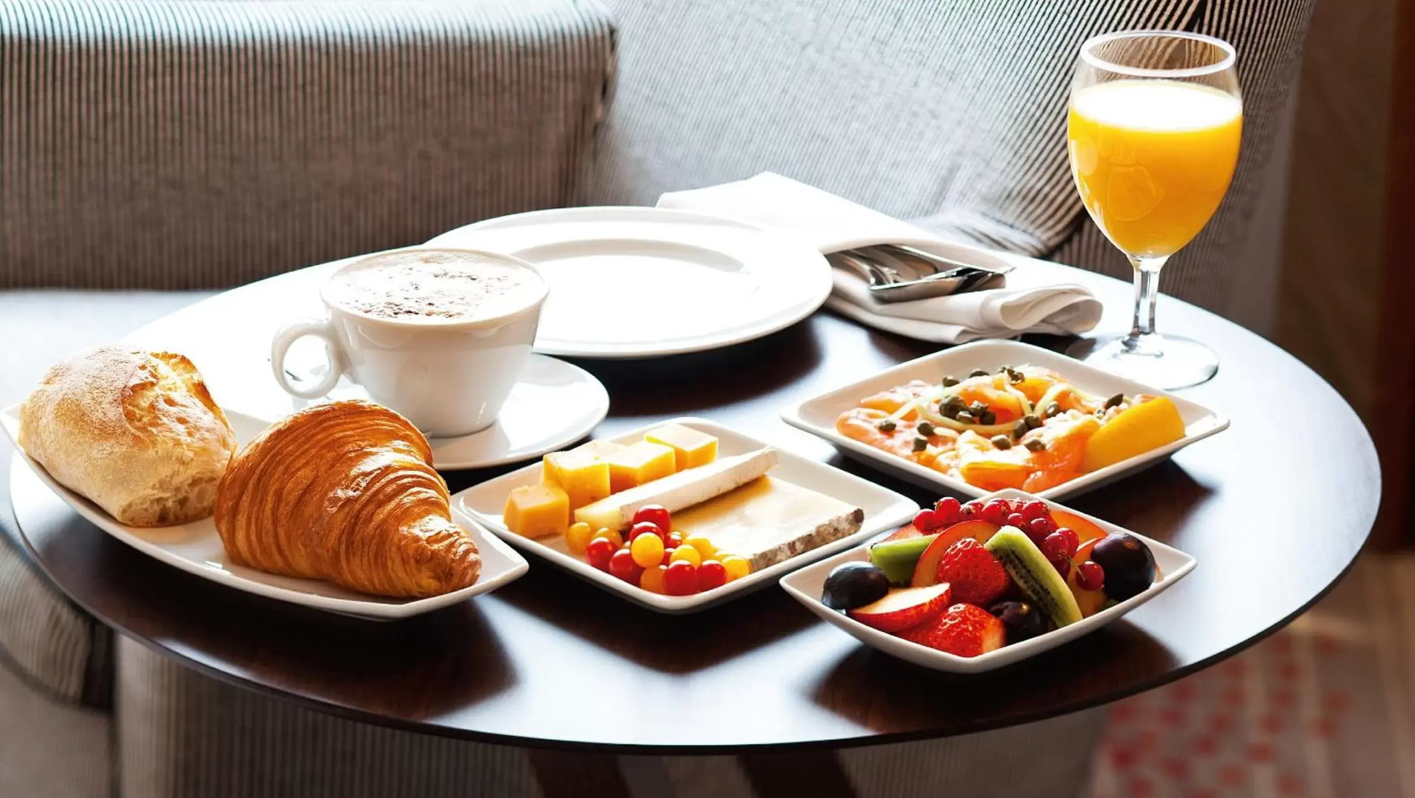 Continental breakfast, Breakfast in Mövenpick Hotel Amsterdam City Centre