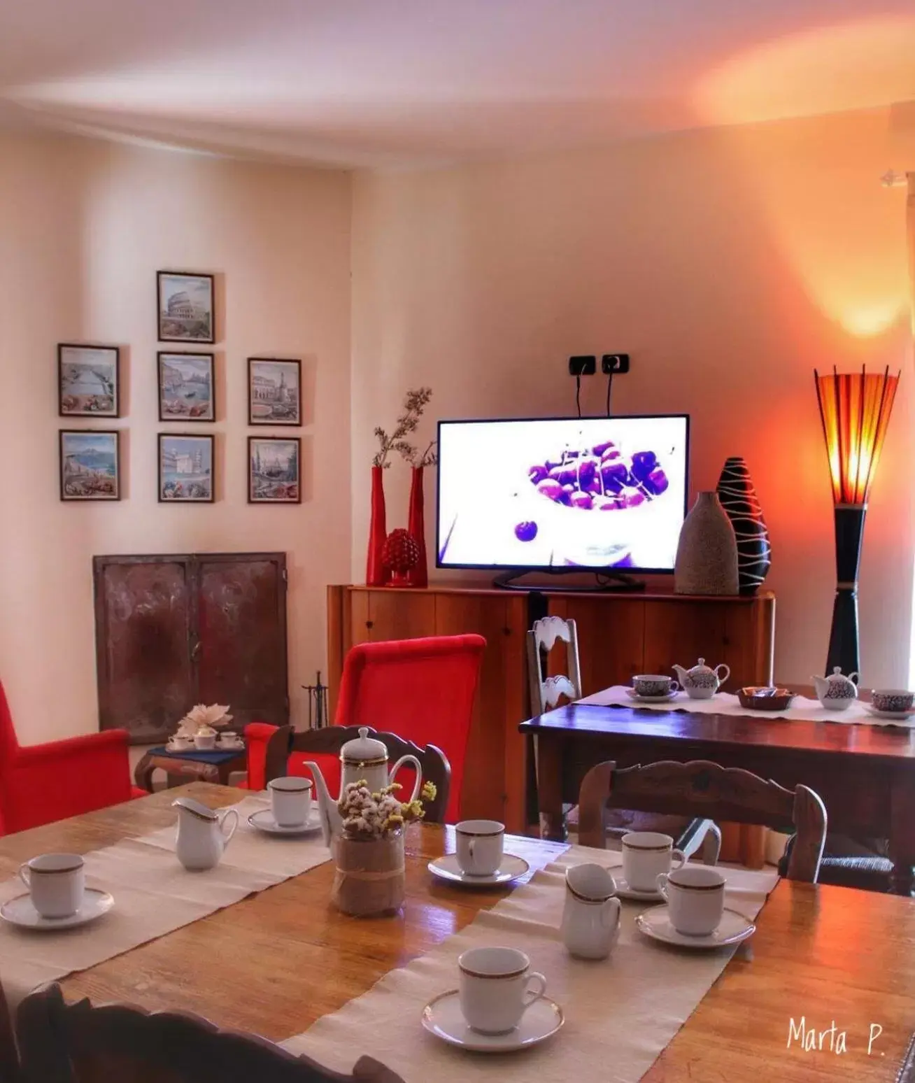 Communal lounge/ TV room, Restaurant/Places to Eat in B&B Terrazze Lama Balice - ex B&B SanLorenzo