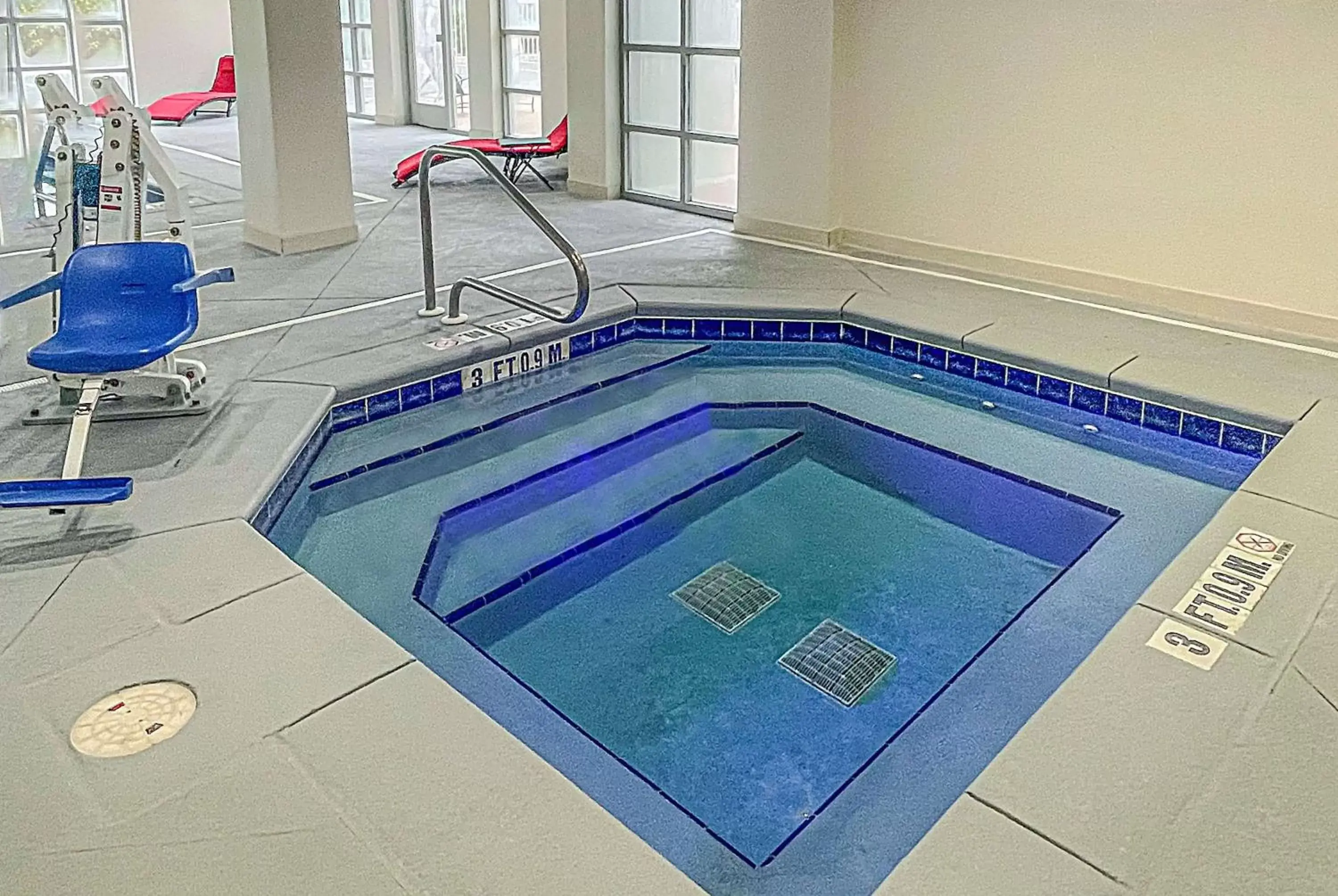 Hot Tub, Swimming Pool in Wingate by Wyndham Panama City Area Lynn Haven