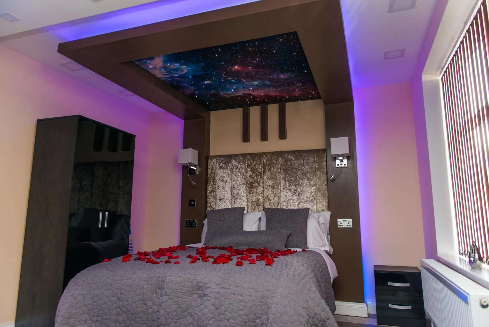 Living room, Bed in Sawrey Serviced Apartments