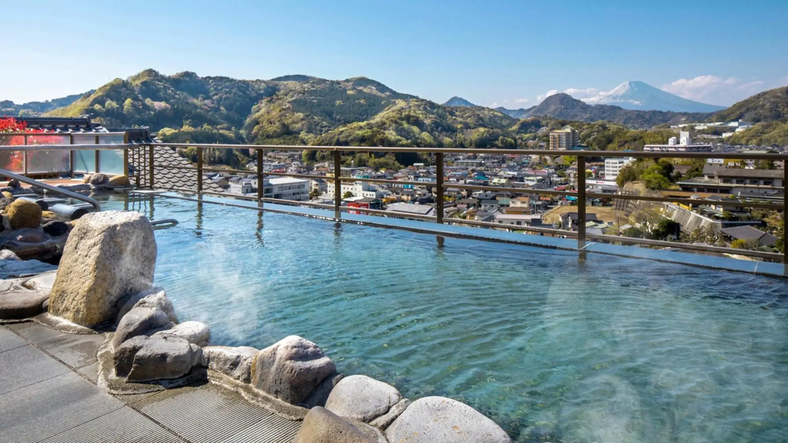 Open Air Bath, Swimming Pool in New Hakkeien