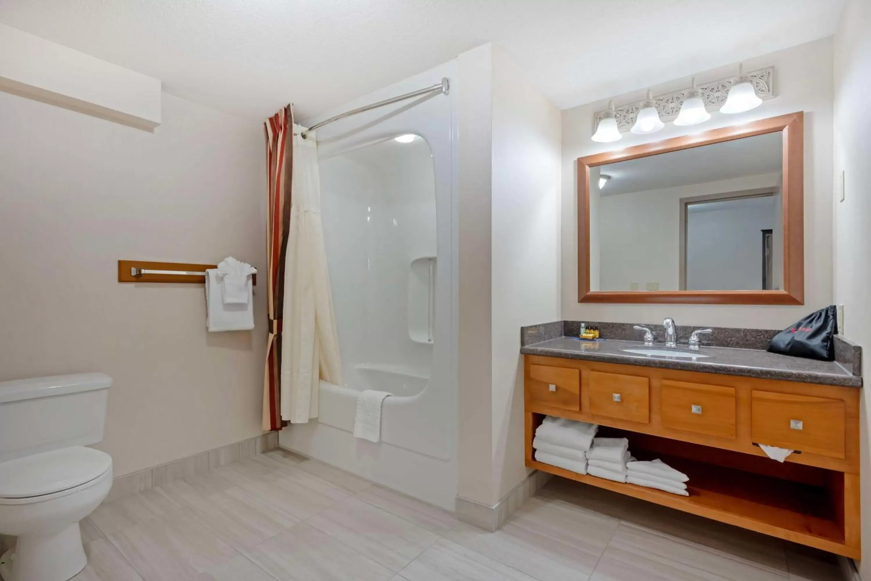 Bathroom in Best Western PLUS Port O'Call Hotel