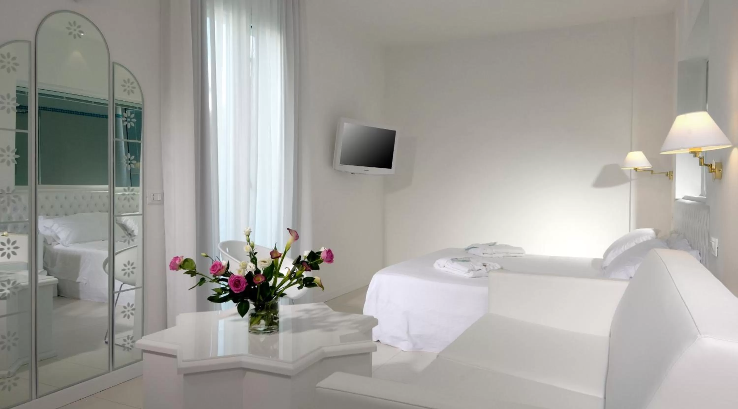 Photo of the whole room, Bed in Hotel Al Cavallino Bianco