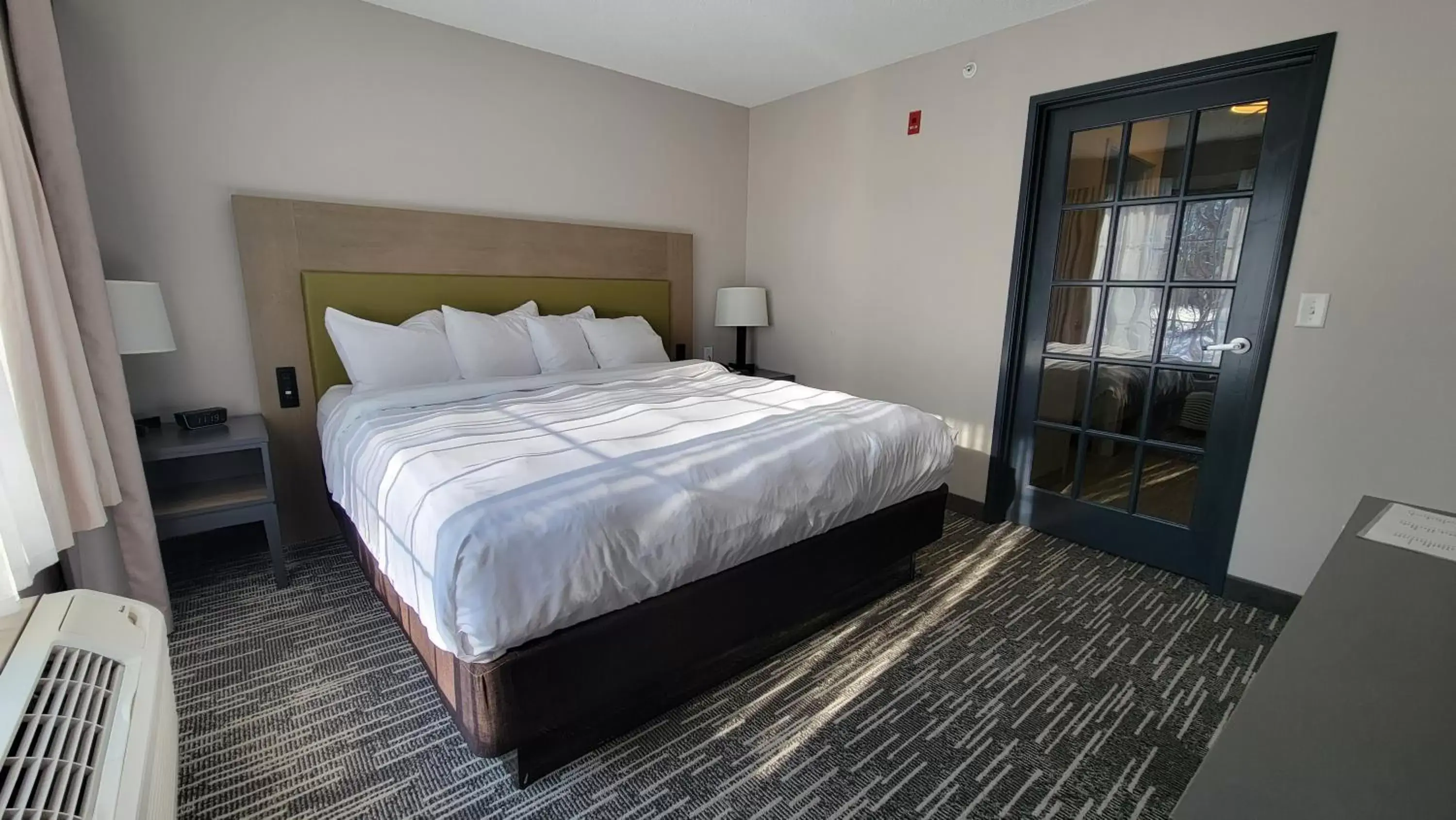 Bedroom, Bed in Country Inn & Suites by Radisson, Detroit Lakes, MN