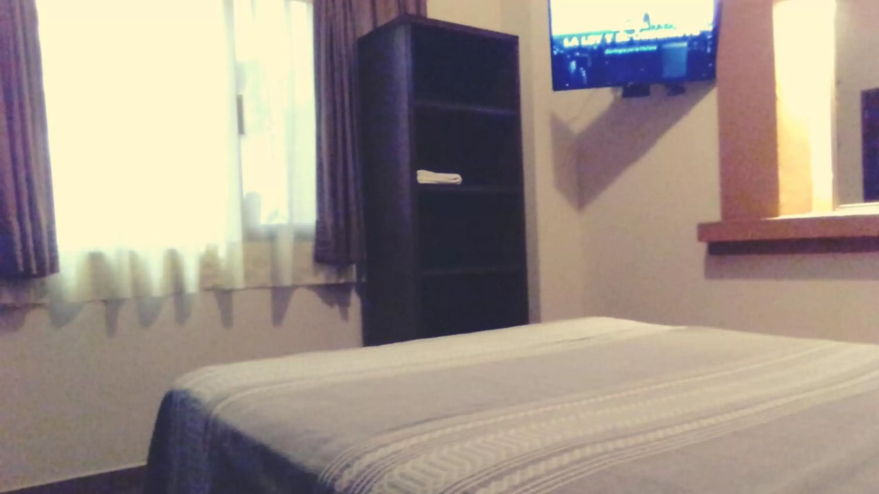 Bed, TV/Entertainment Center in Hotel Don Nino