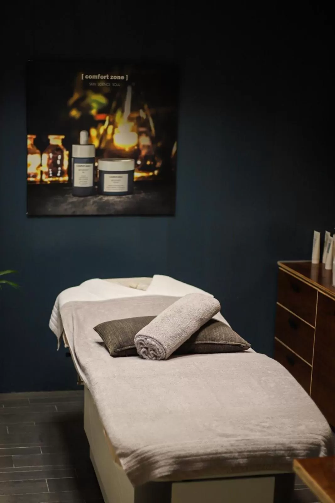 Swimming pool, Bed in WestCord Fashion Hotel Amsterdam