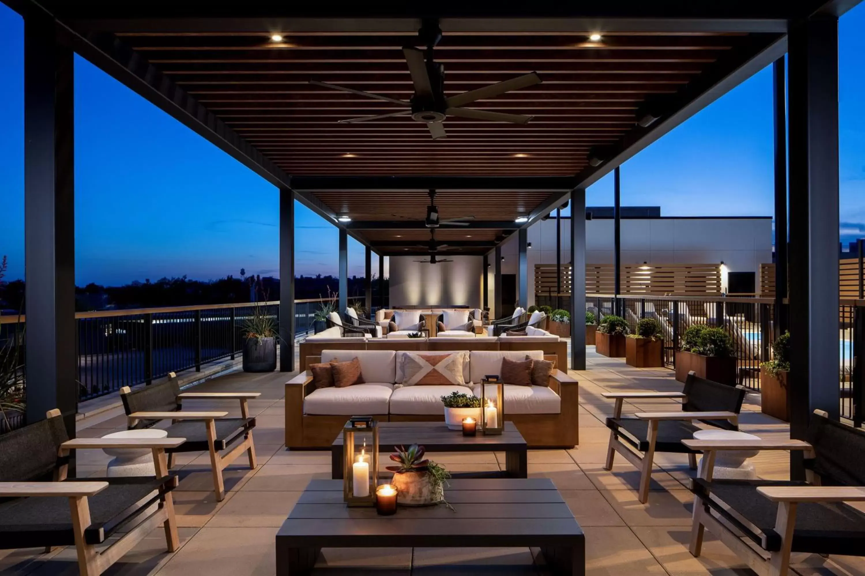 Lounge or bar in The Ellison, Oklahoma City, a Tribute Portfolio Hotel Lounge or bar in The Ellison, Oklahoma City, a Tribute Portfolio Hotel