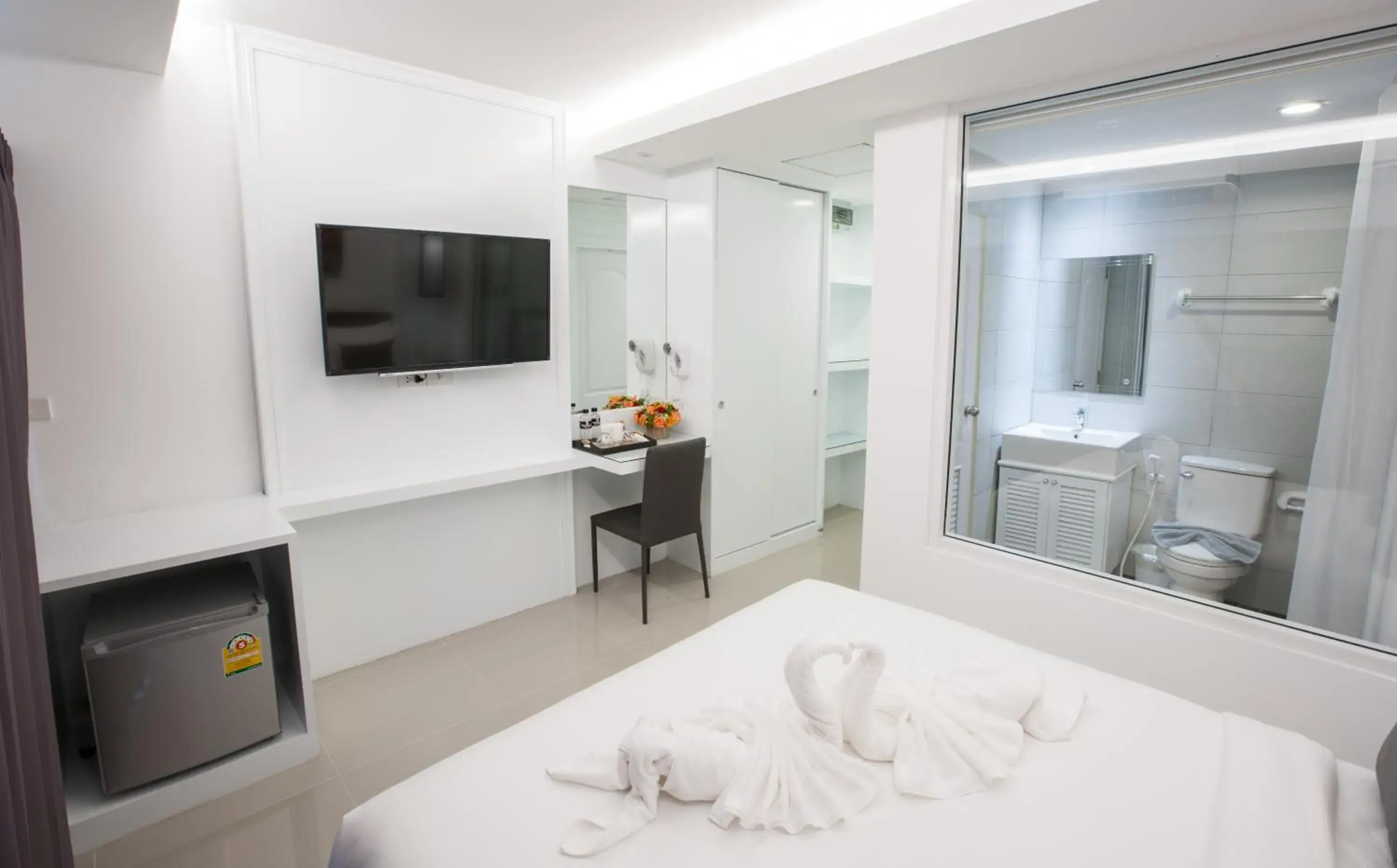 Bed, TV/Entertainment Center in Stay With Hug Poshtel & Activities