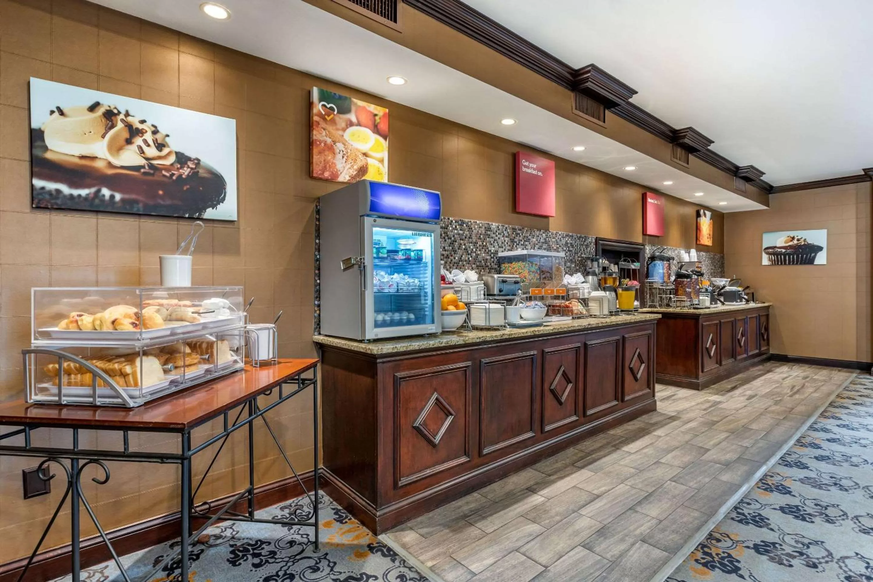 Restaurant/places to eat in Comfort Suites Southgate-Detroit