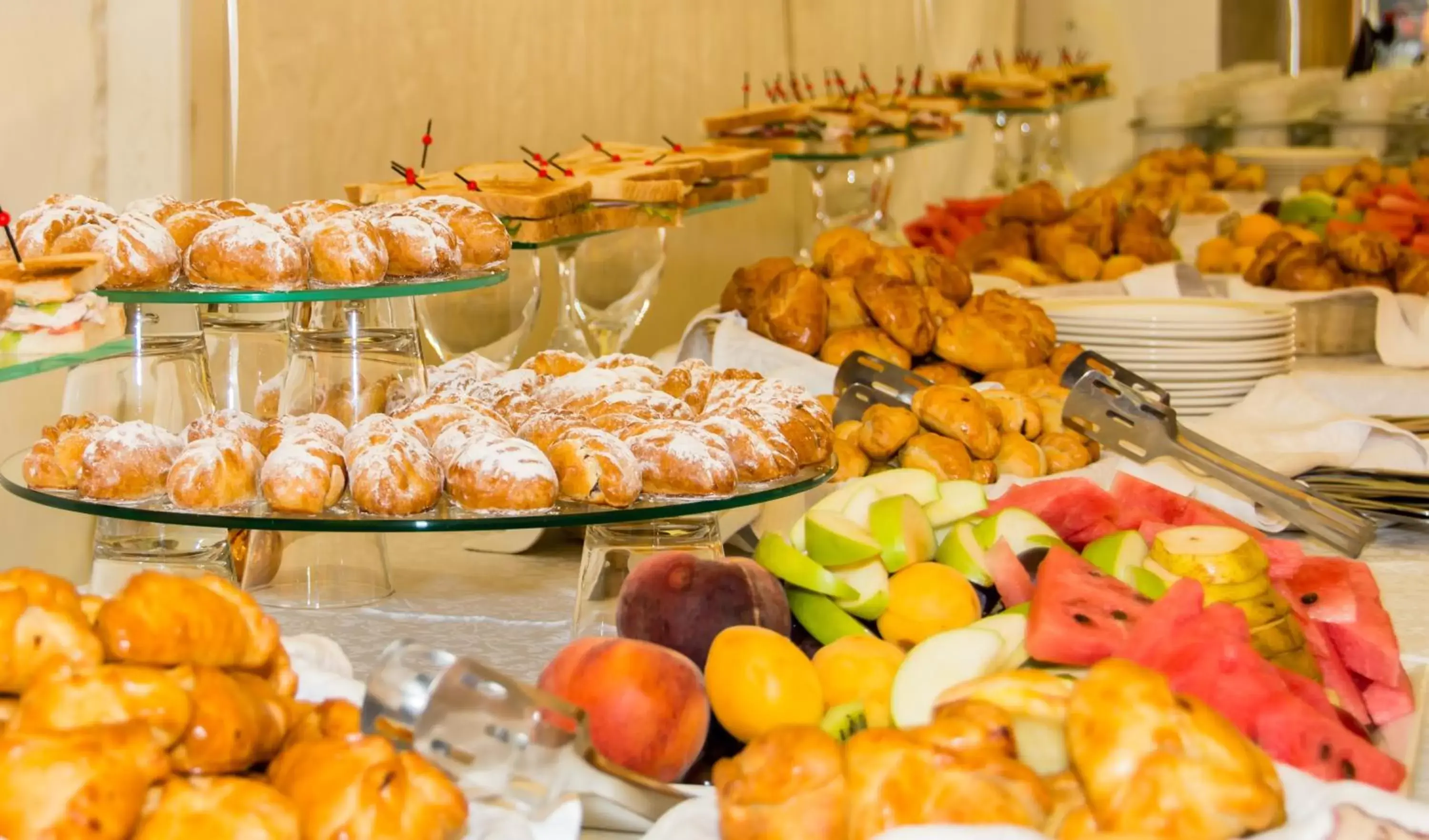 Breakfast, Food in Bes Hotel Bergamo Ovest