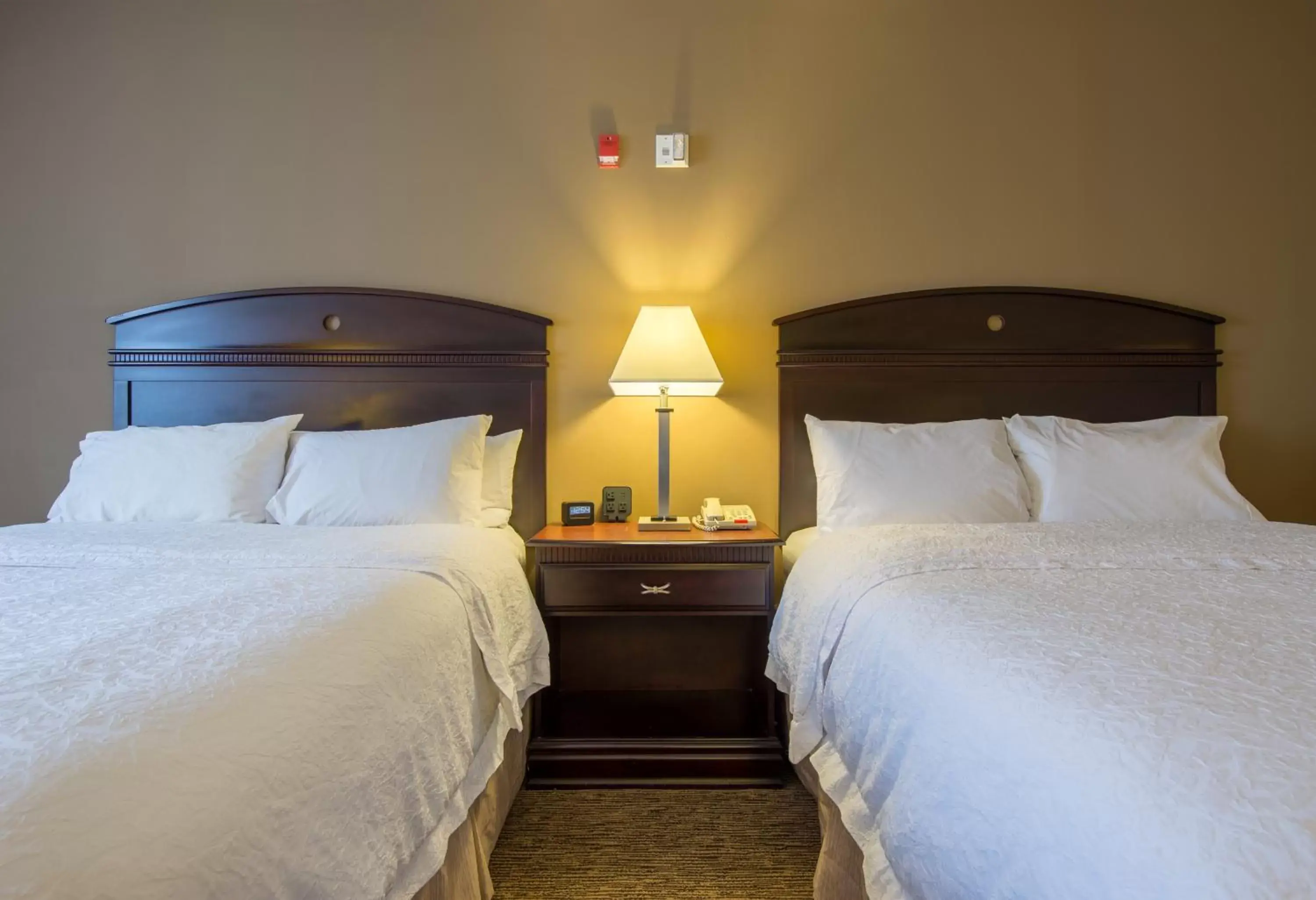 Bed in Hampton Inn & Suites Burlington