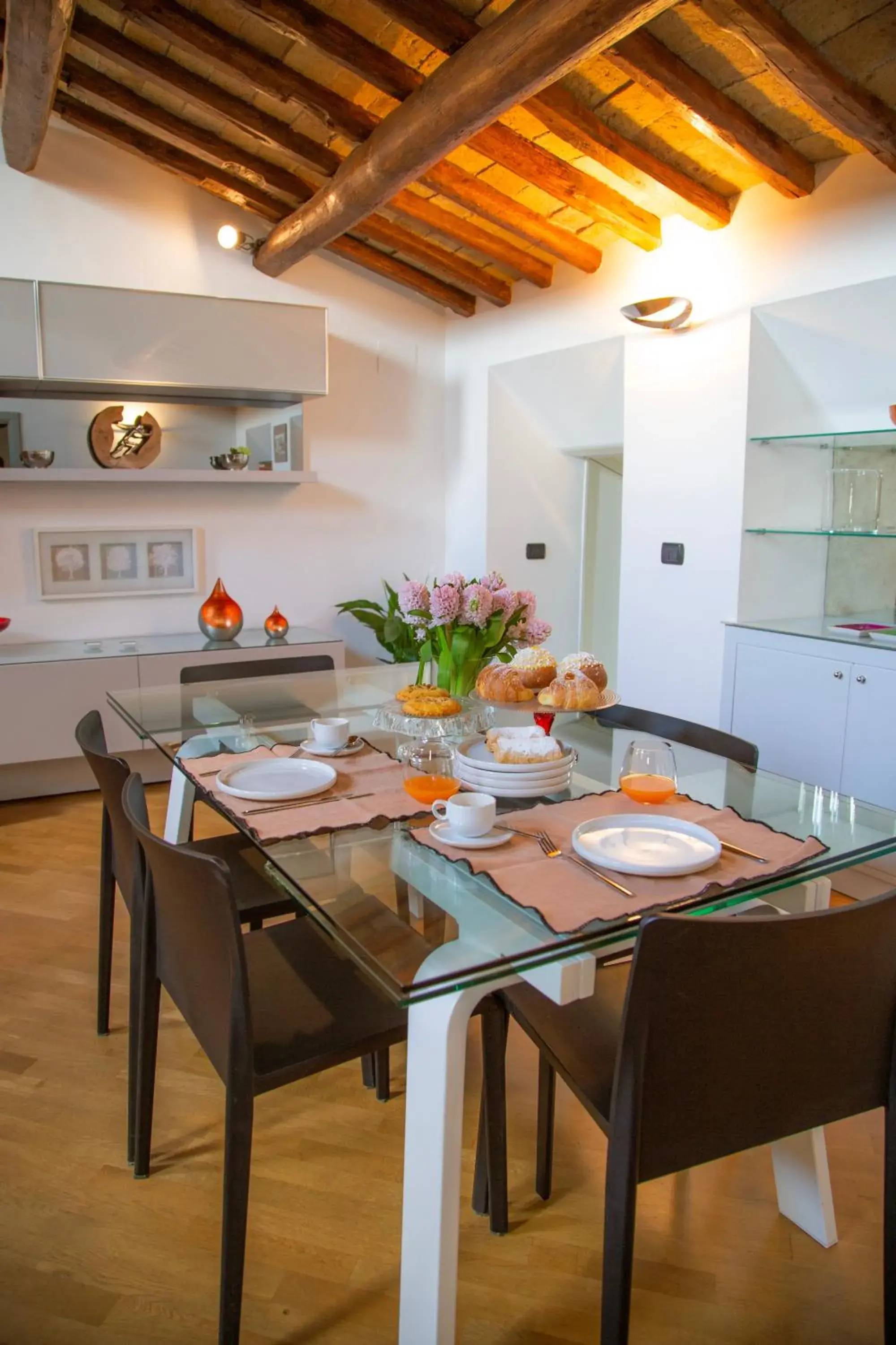 Living room, Dining Area in Splendor Suite Rome - Suites & Apartments