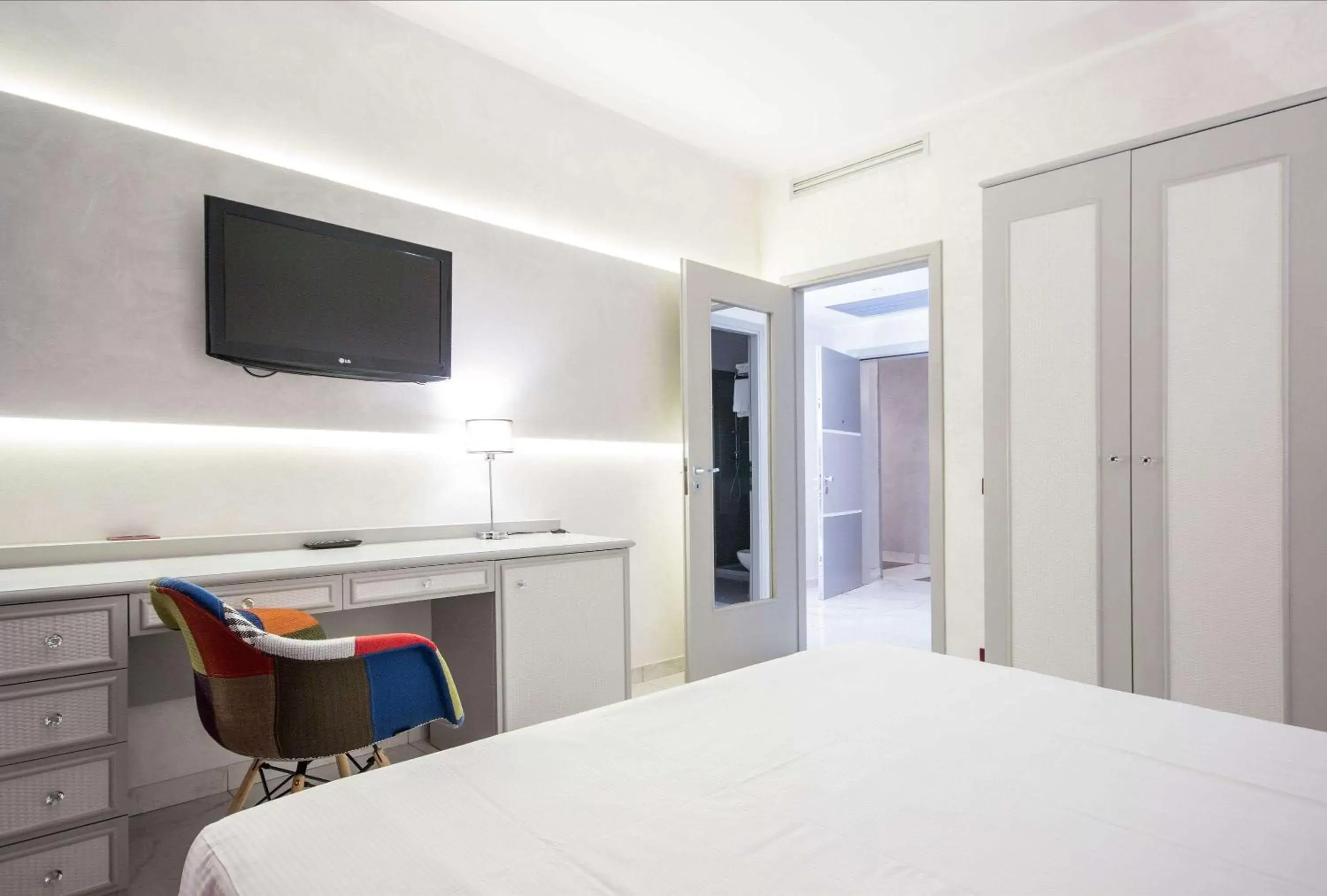 TV and multimedia, TV/Entertainment Center in Best Western Modena District