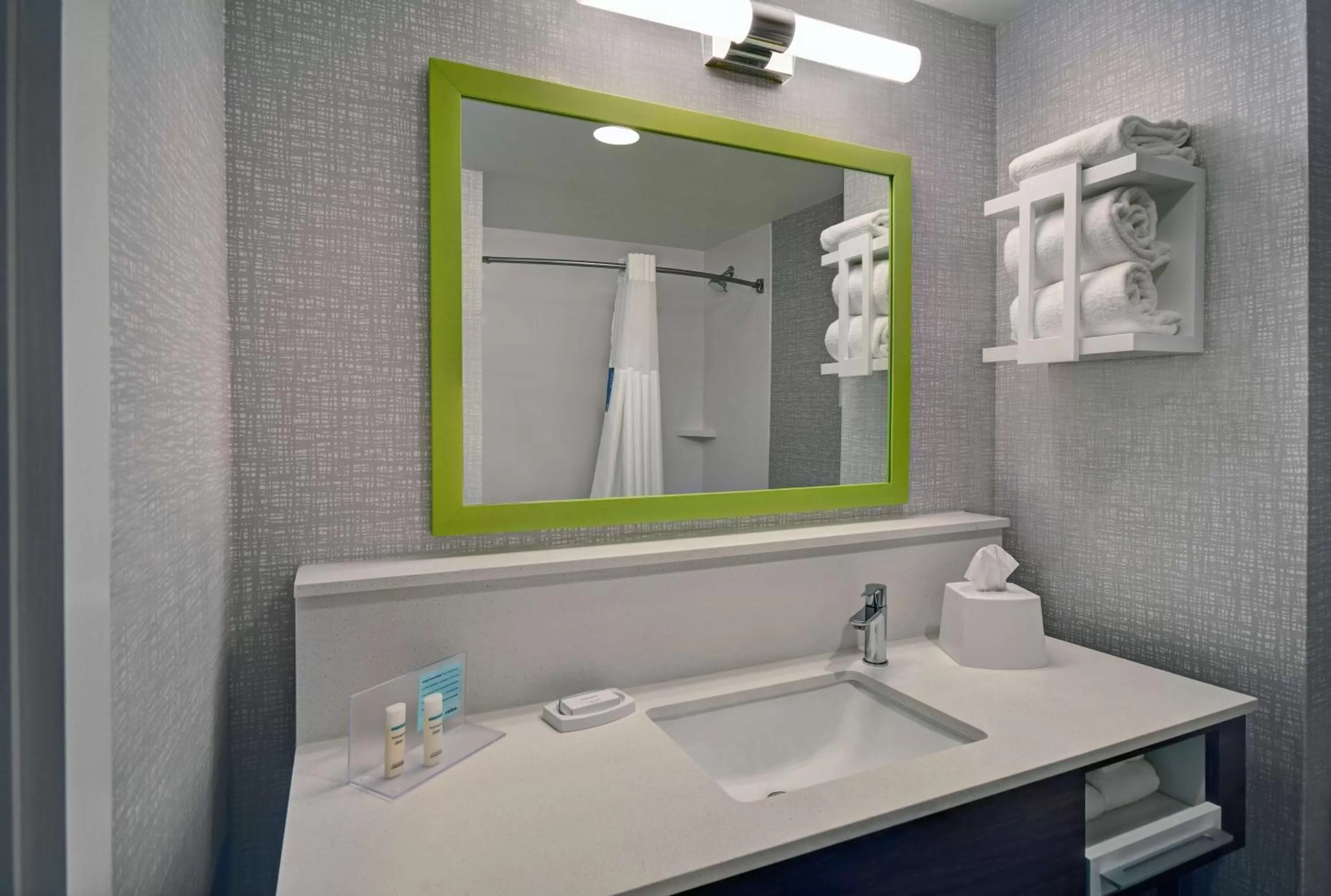 Bathroom in Hampton Inn Cave City, KY