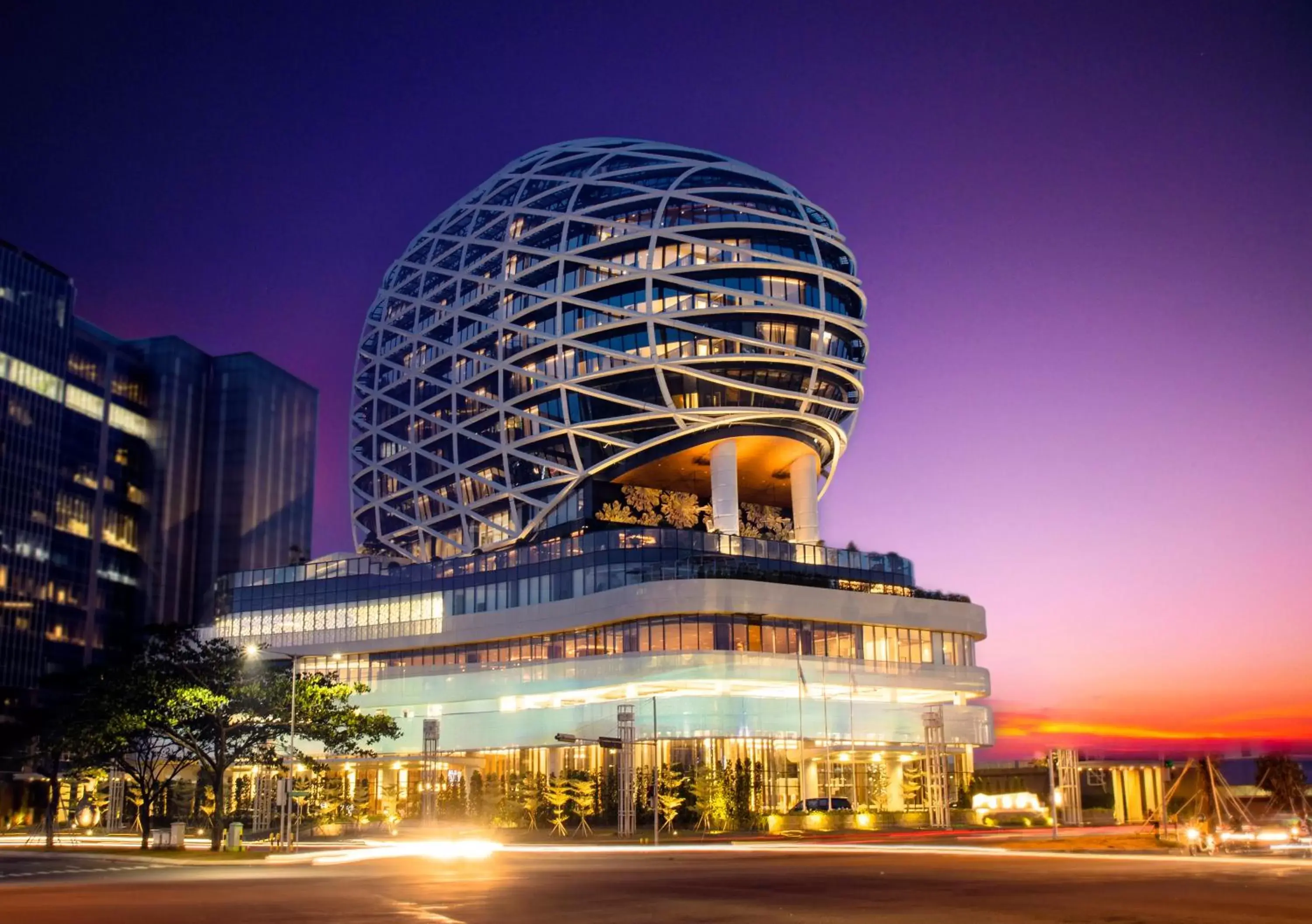 Facade/entrance in JHL Solitaire Gading Serpong Facade/entrance in JHL Solitaire Gading Serpong