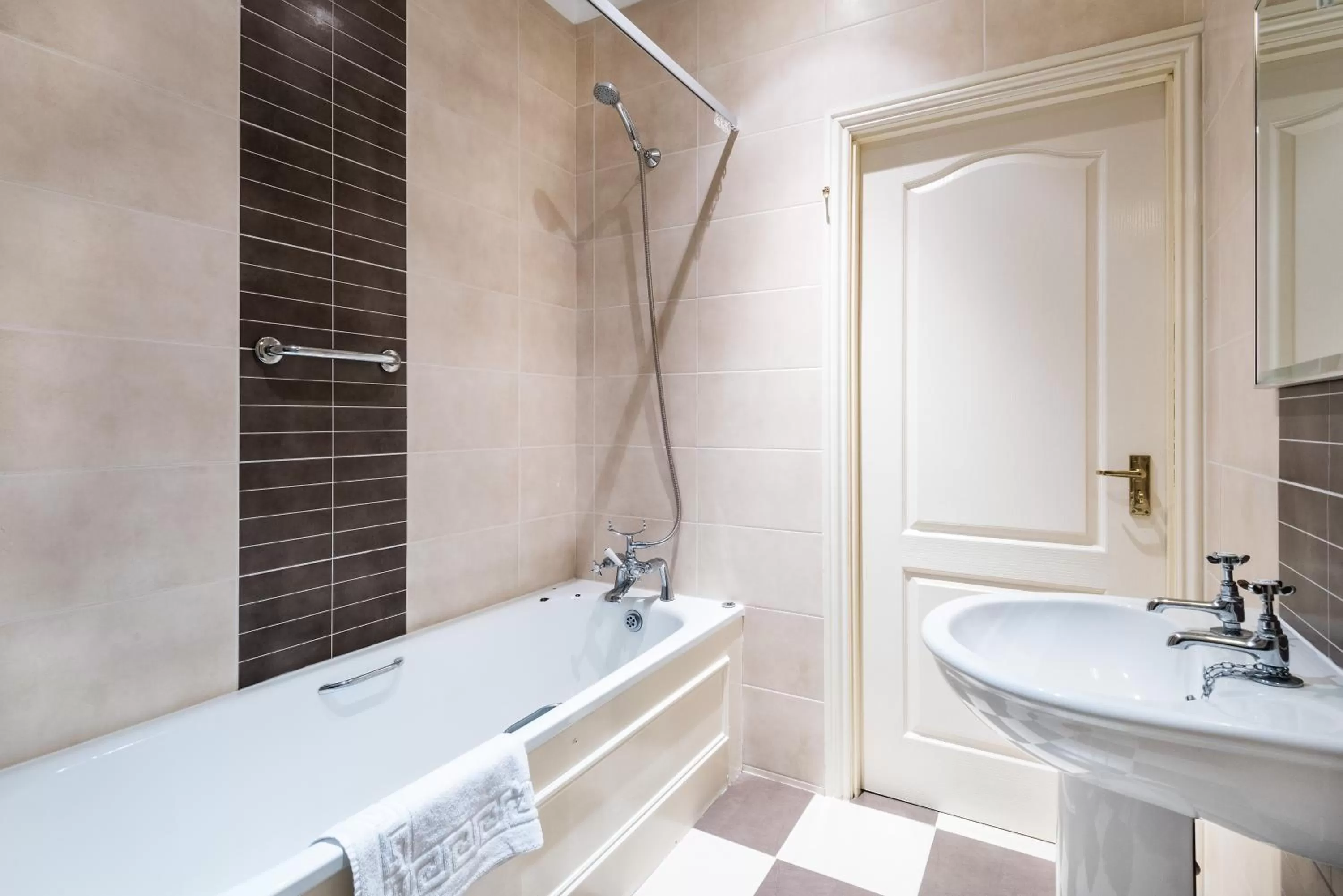 Shower in The Atholl Palace