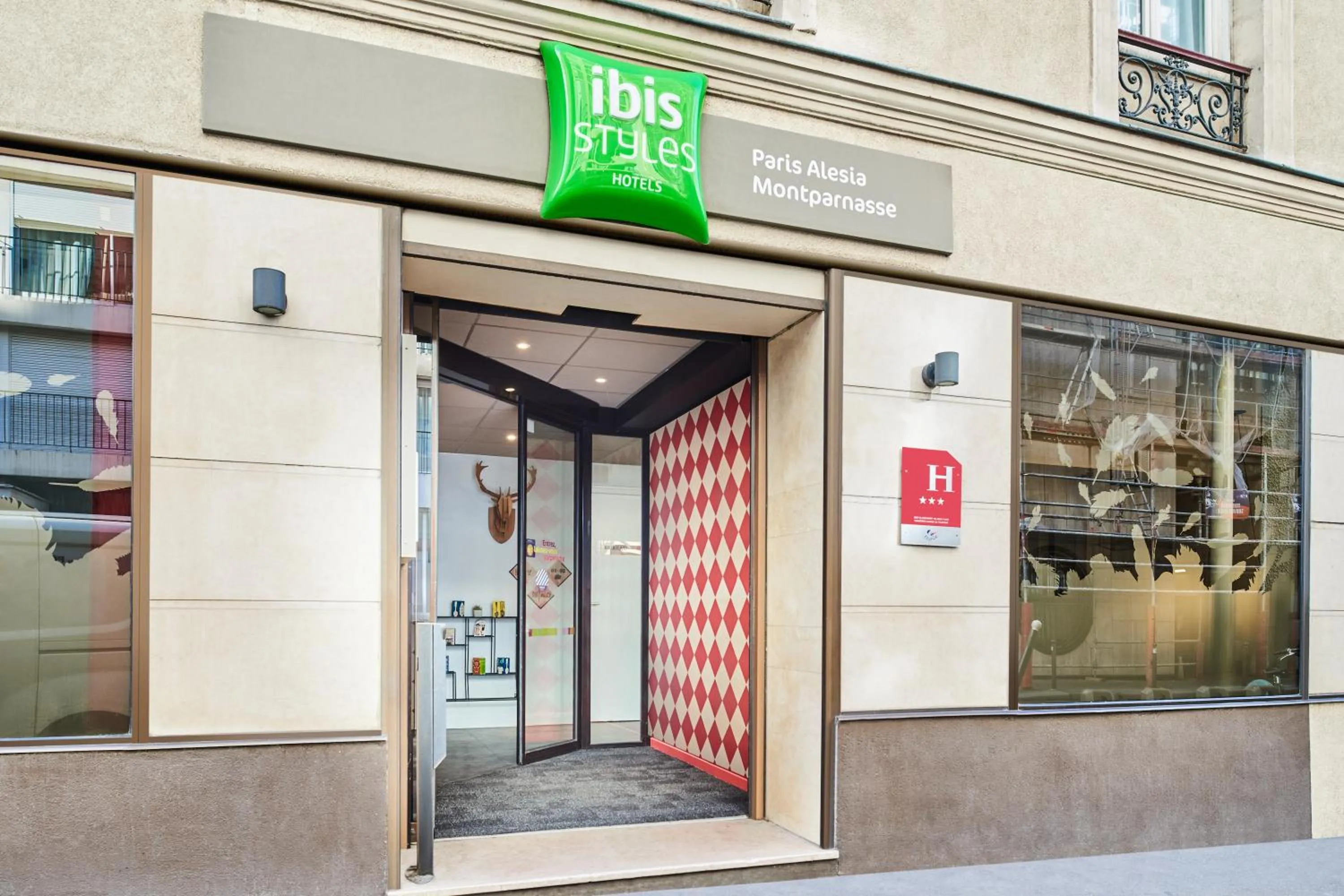 Facade/entrance in ibis Styles Paris Alesia Montparnasse