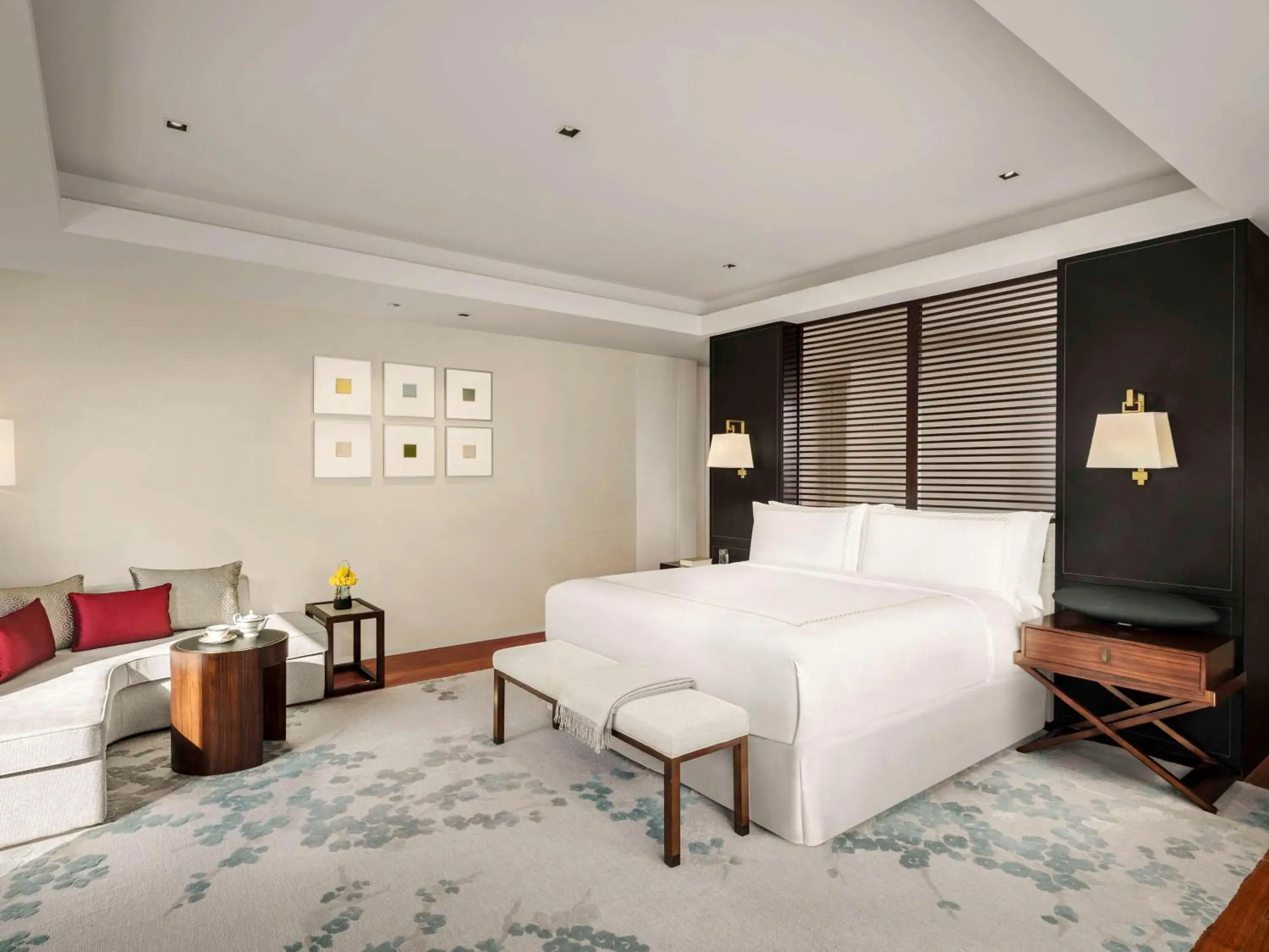 Photo of the whole room, Bed in Fairmont Wuhan