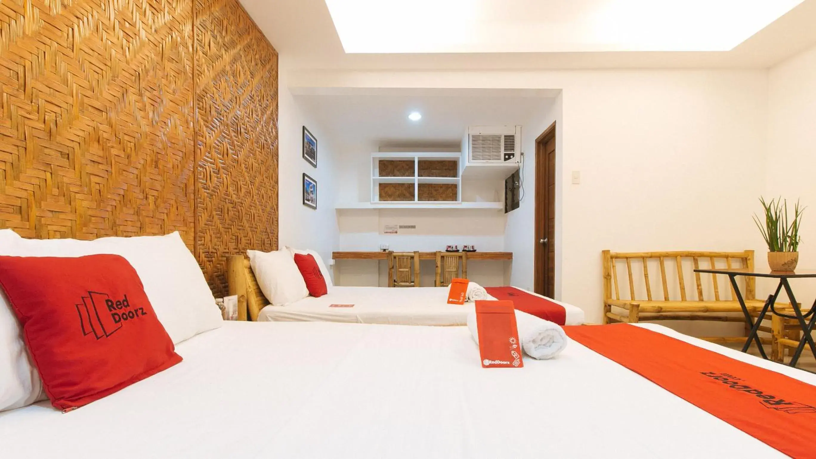 Photo of the whole room, Bed in RedDoorz @ DBuilders Ph1 Taguig