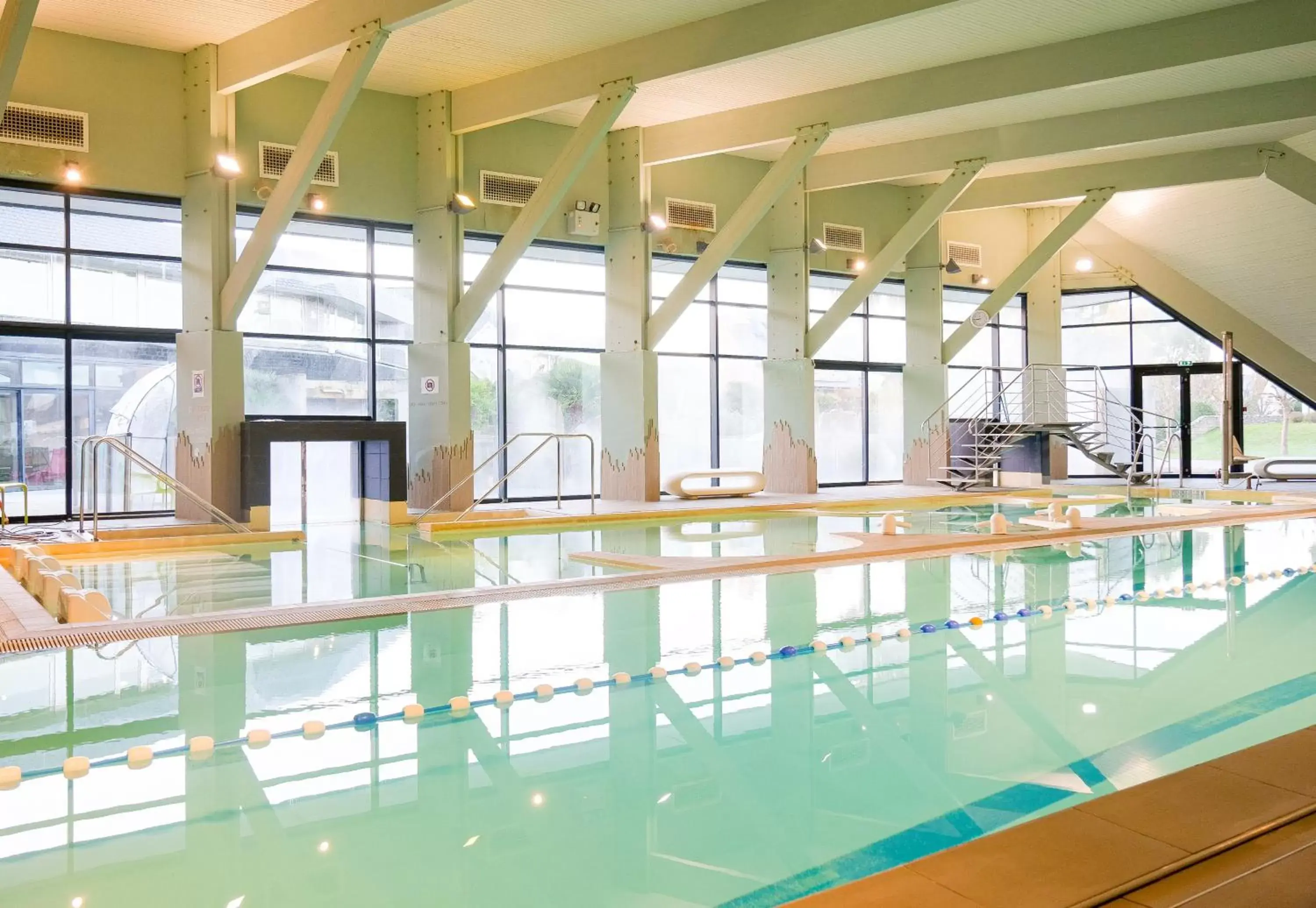 Swimming Pool in Thalazur Carnac - Hôtel & Spa